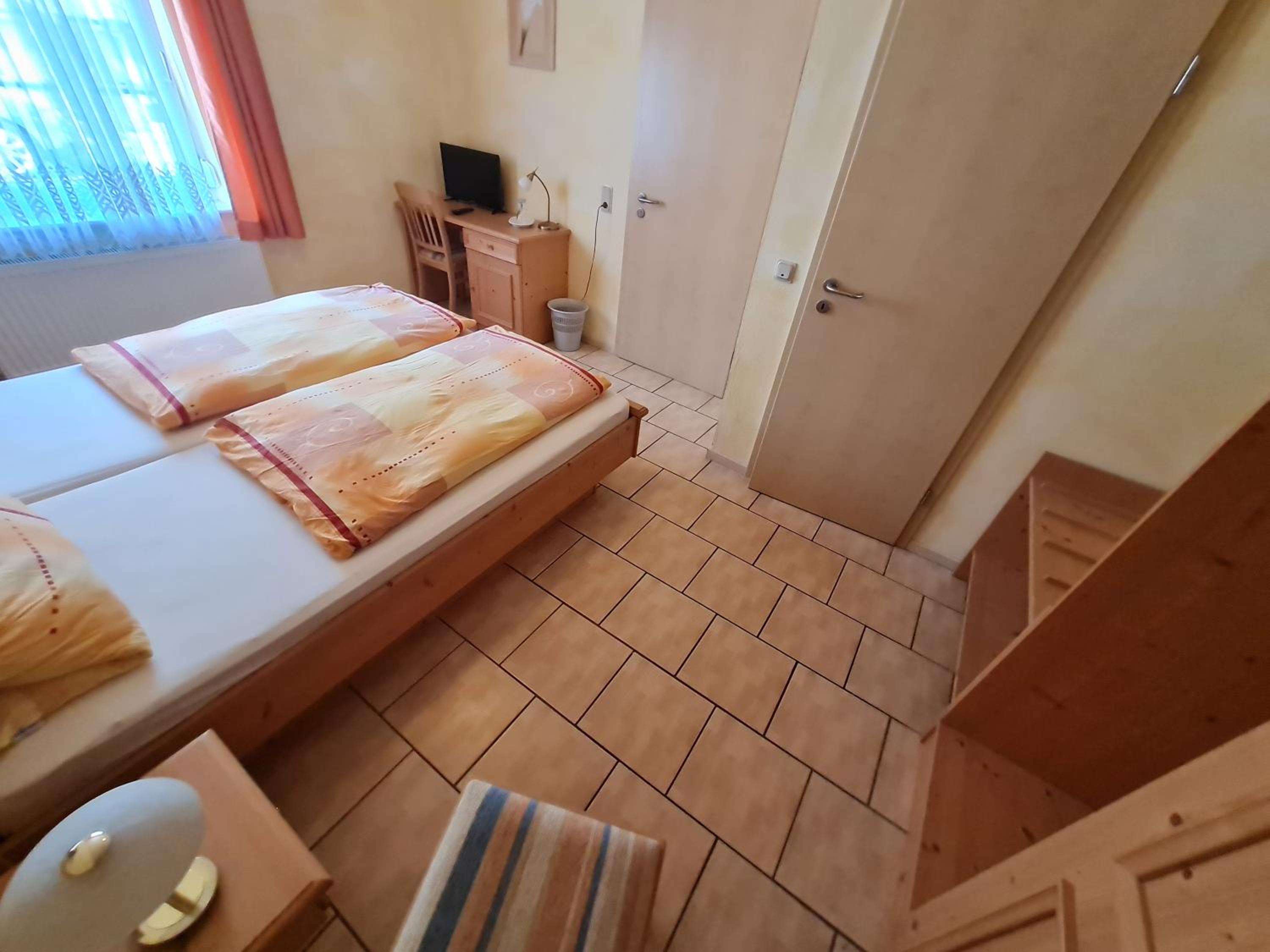 Standard Double Room - Photo 3