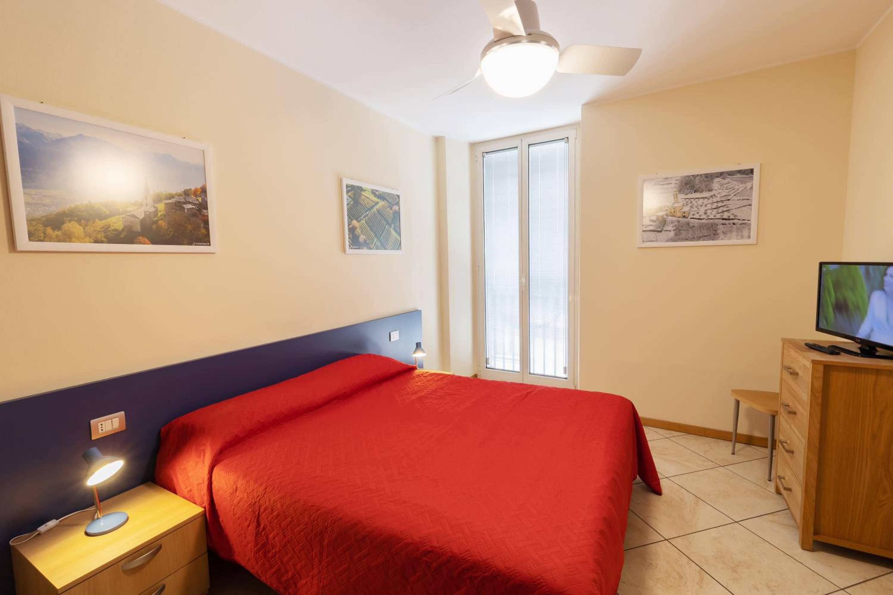 One-Bedroom Apartment - Photo 12