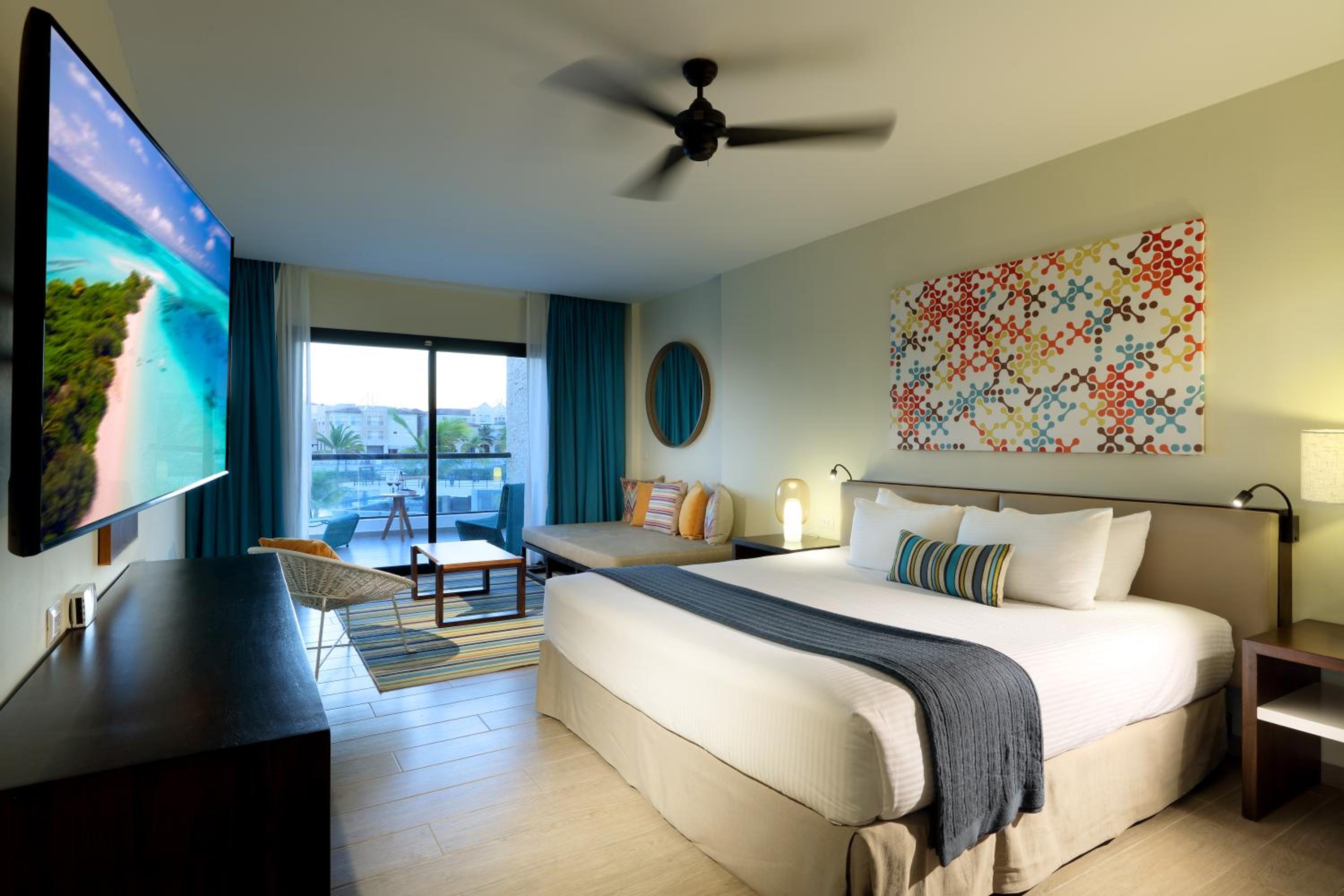 Suite Poolside Marina View