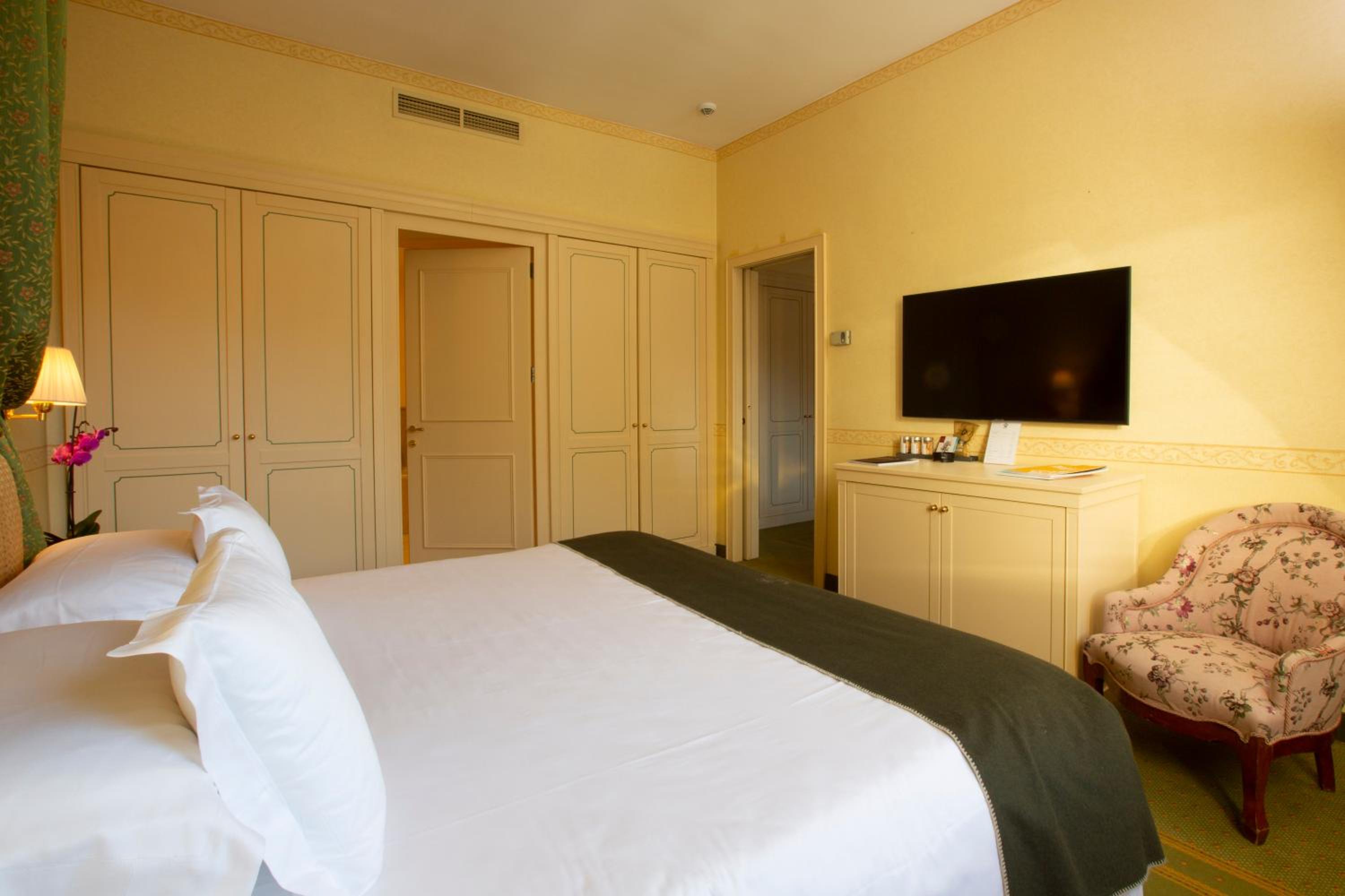 Suite - Photo 10