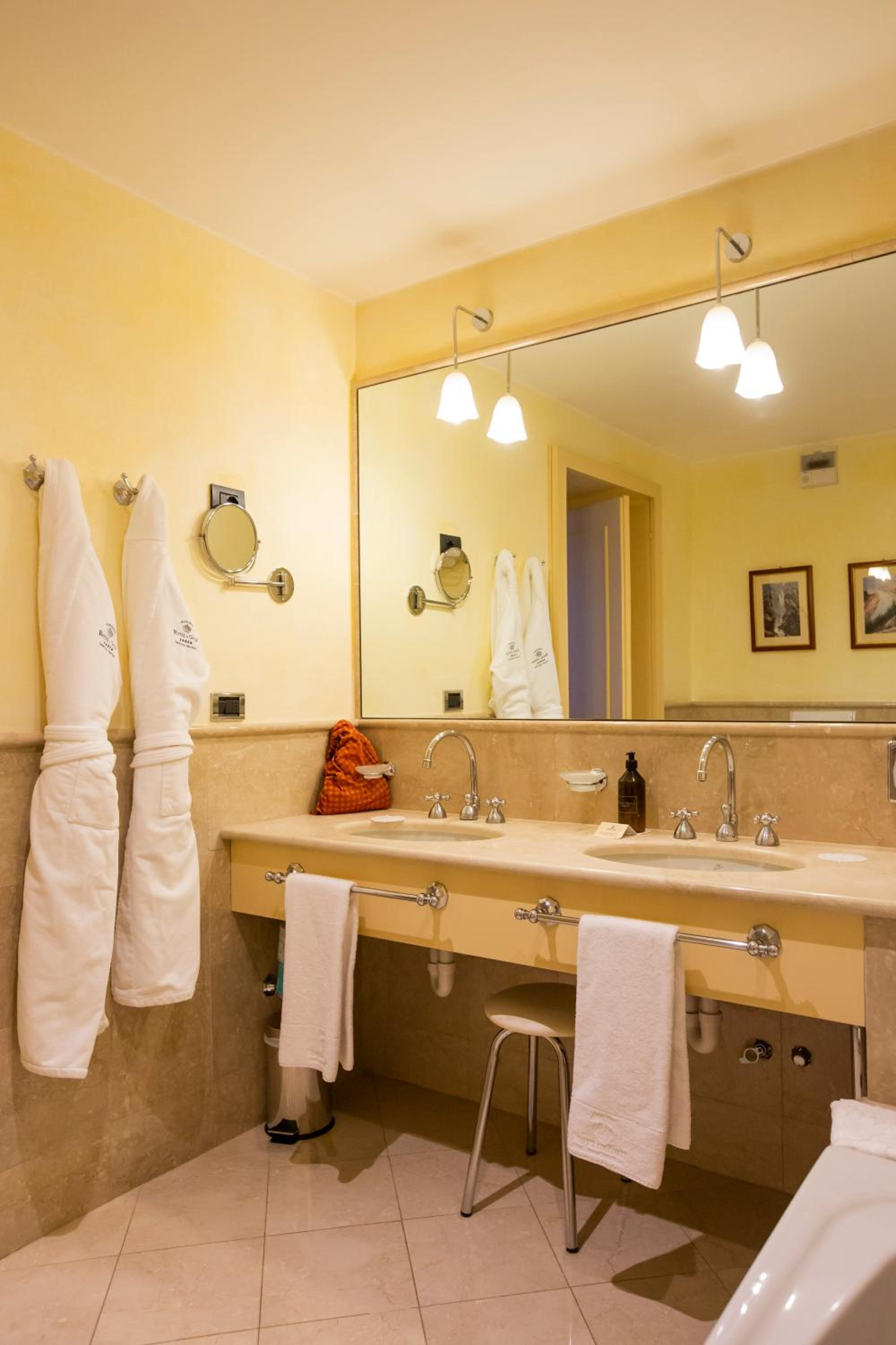 Suite - Photo 2