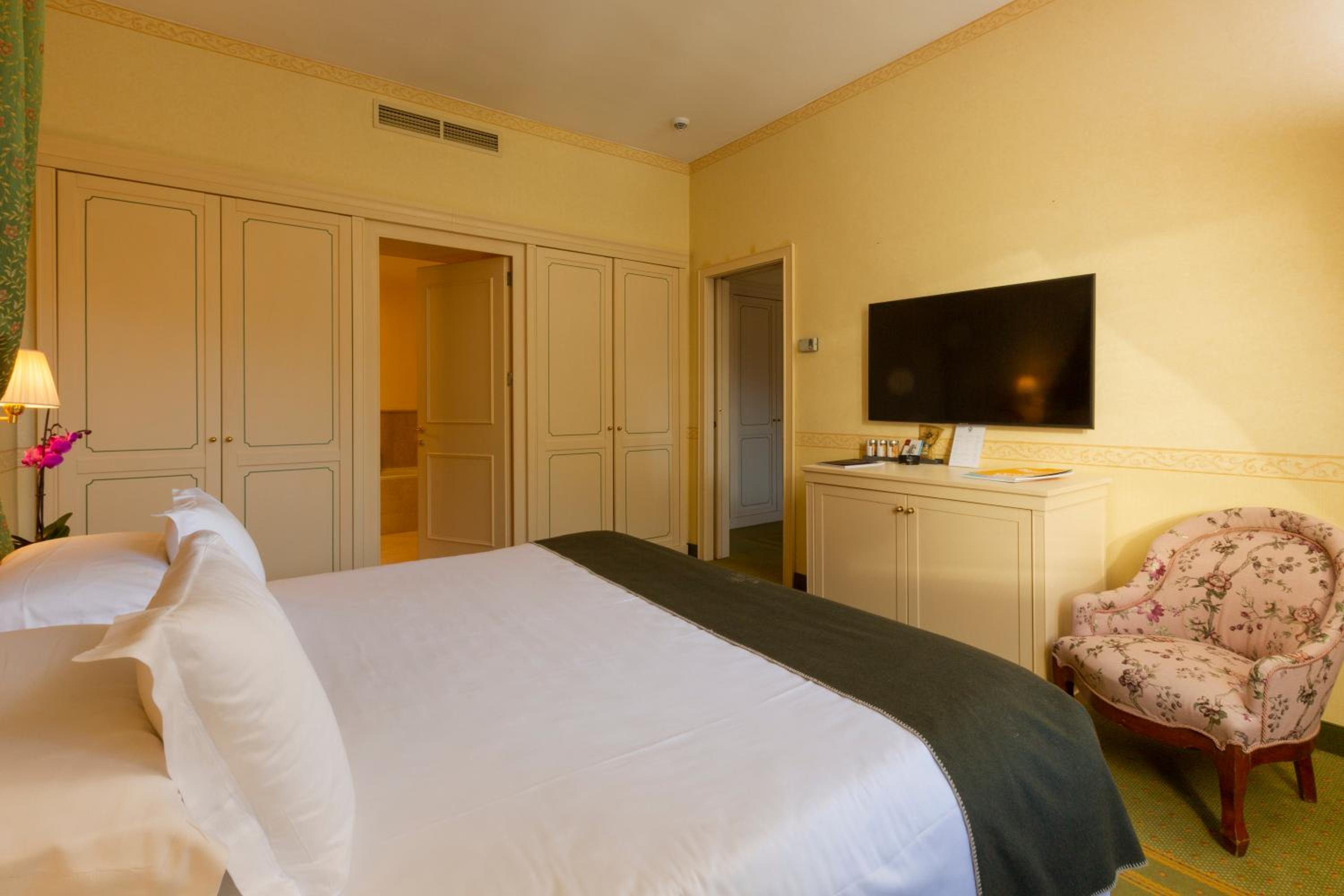 Suite - Photo 8