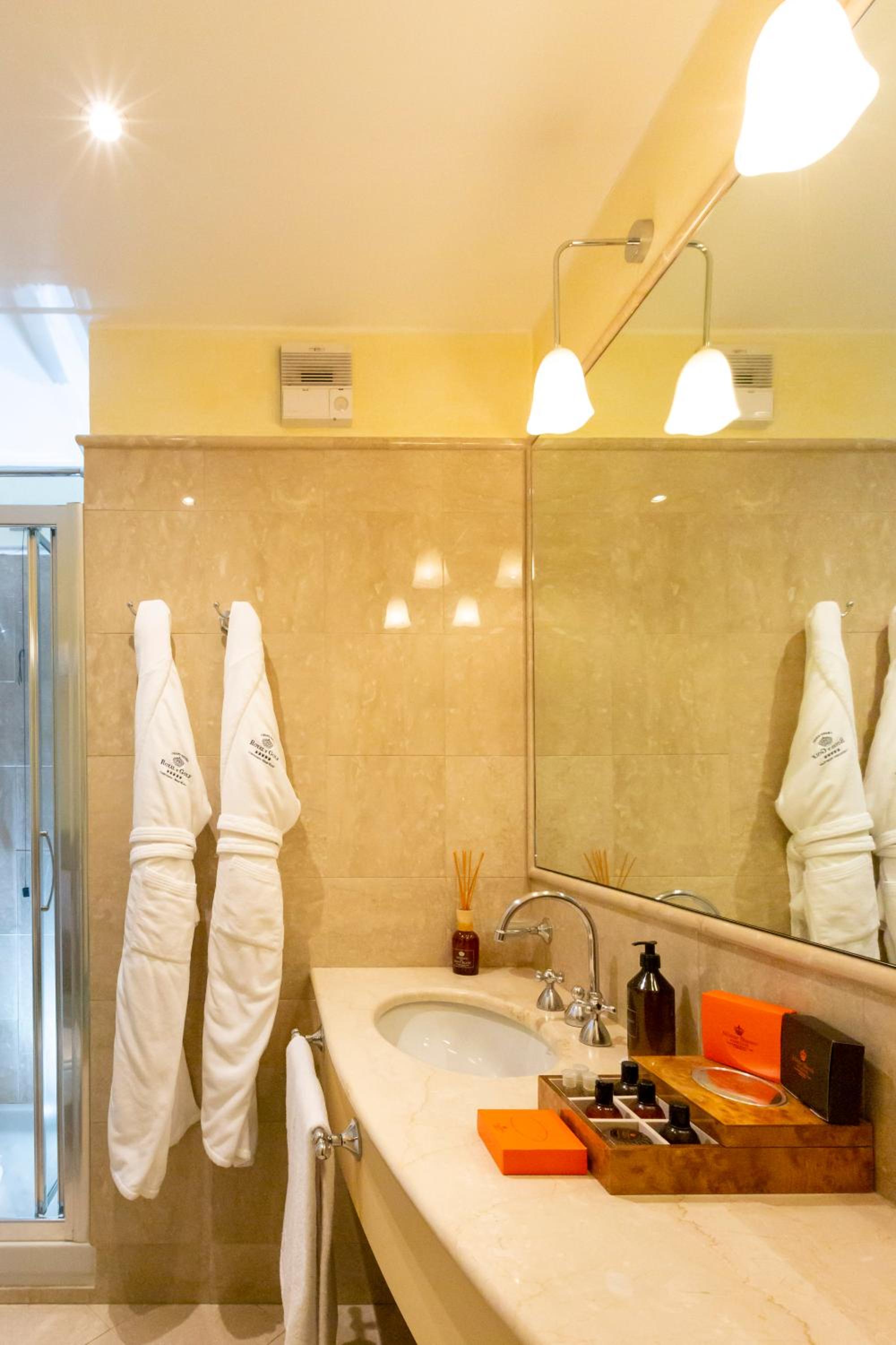 Deluxe Double or Twin Room with Mountain View - Photo 4