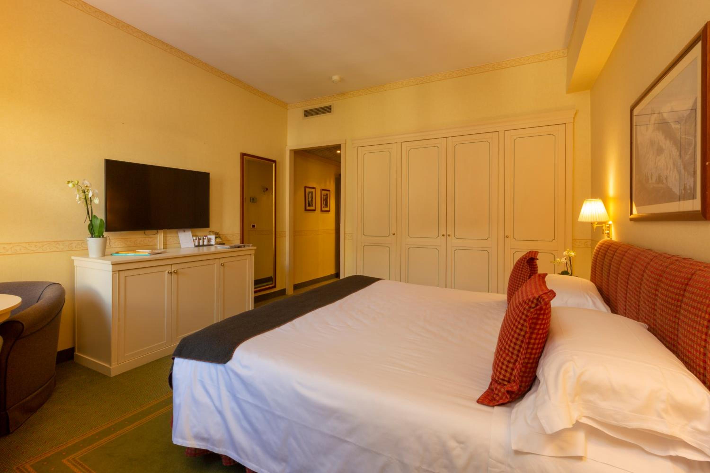 Deluxe Double or Twin Room with Mountain View - Photo 6