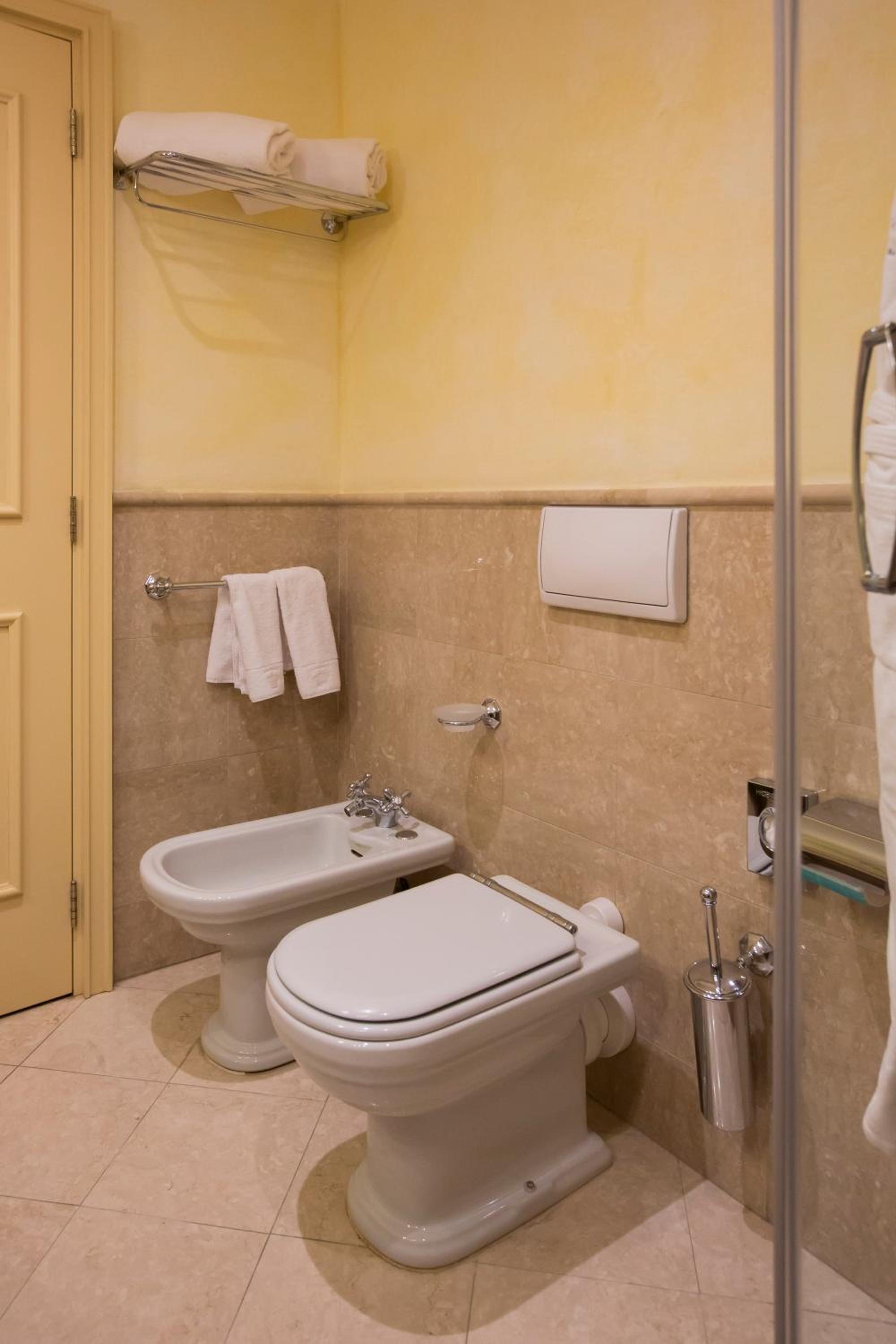 Deluxe Double or Twin Room with Mountain View - Photo 10