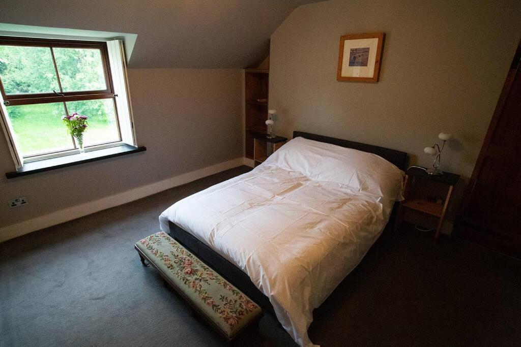 Three-Bedroom House photo 3