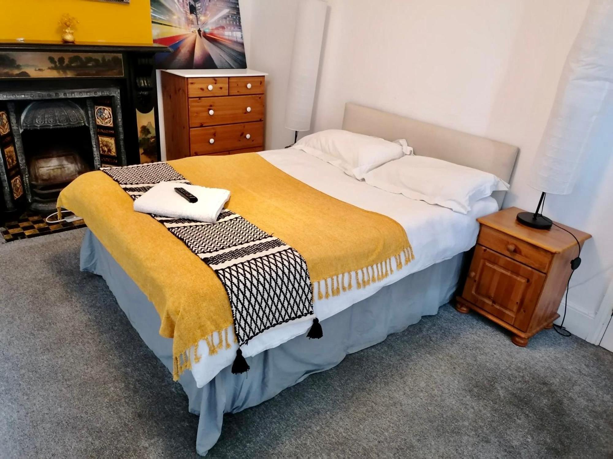 Standard Double Room with Shared Bathroom photo 1