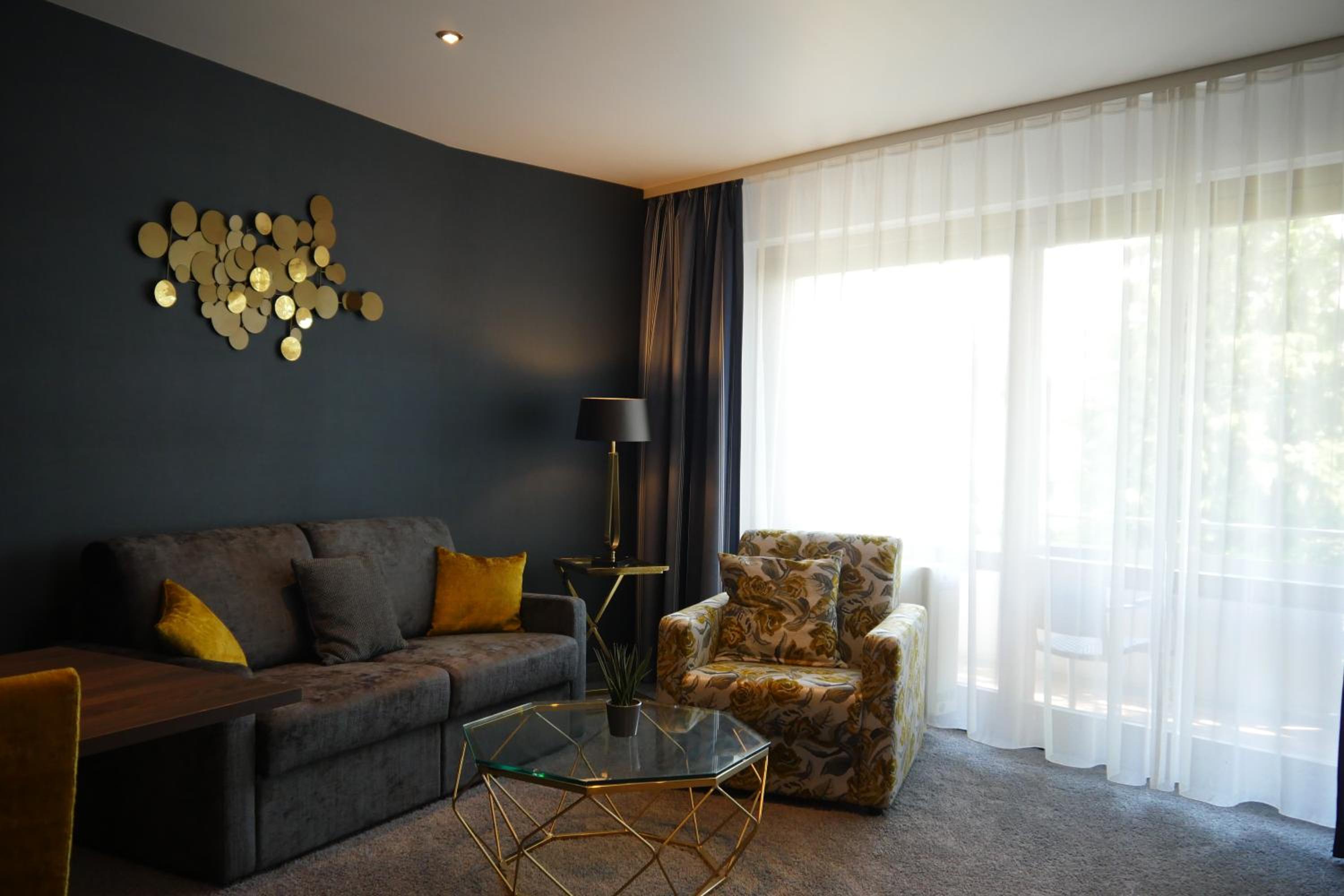 Suite with Balcony - Photo 3