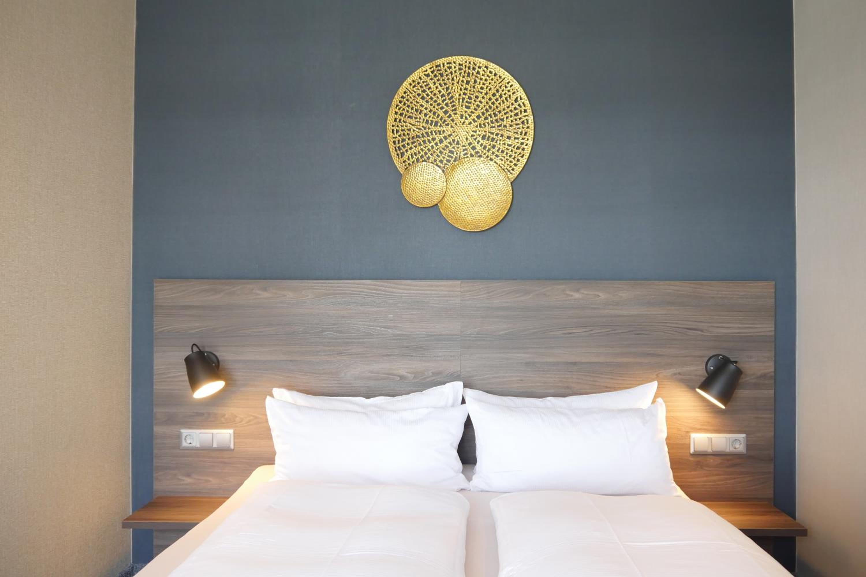 Junior Suite with Balcony - Photo 3