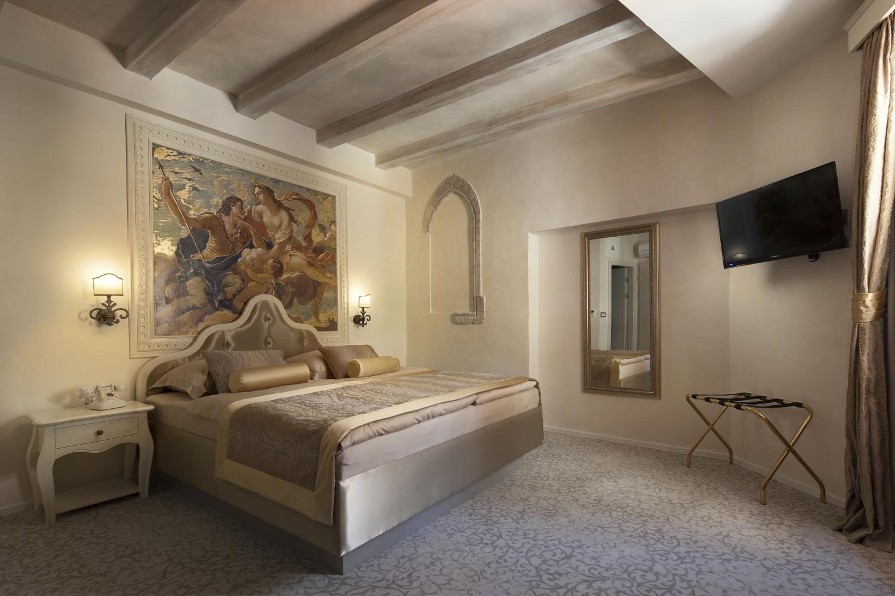Superior Comfort Room