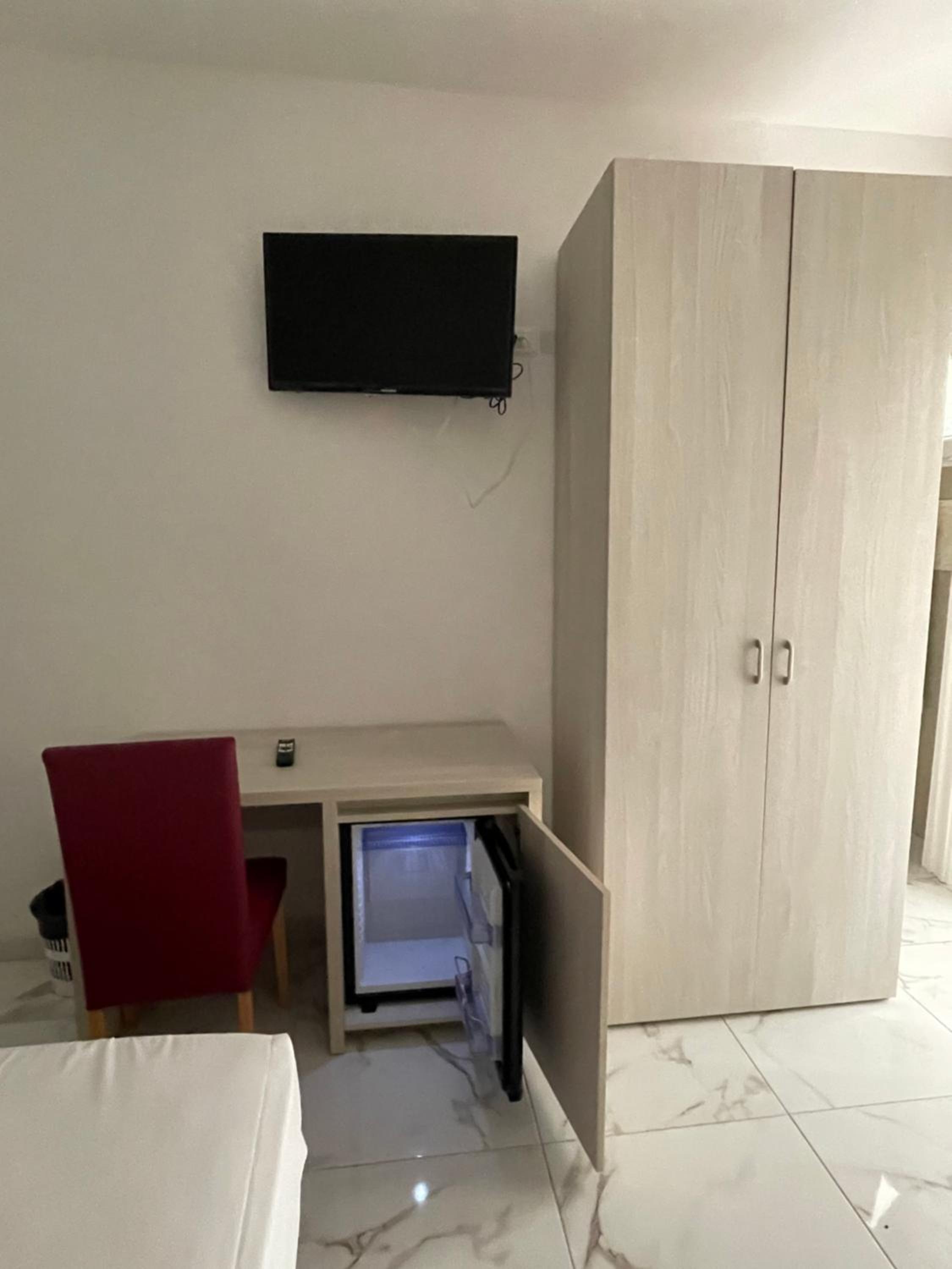 Double Room - Photo 7