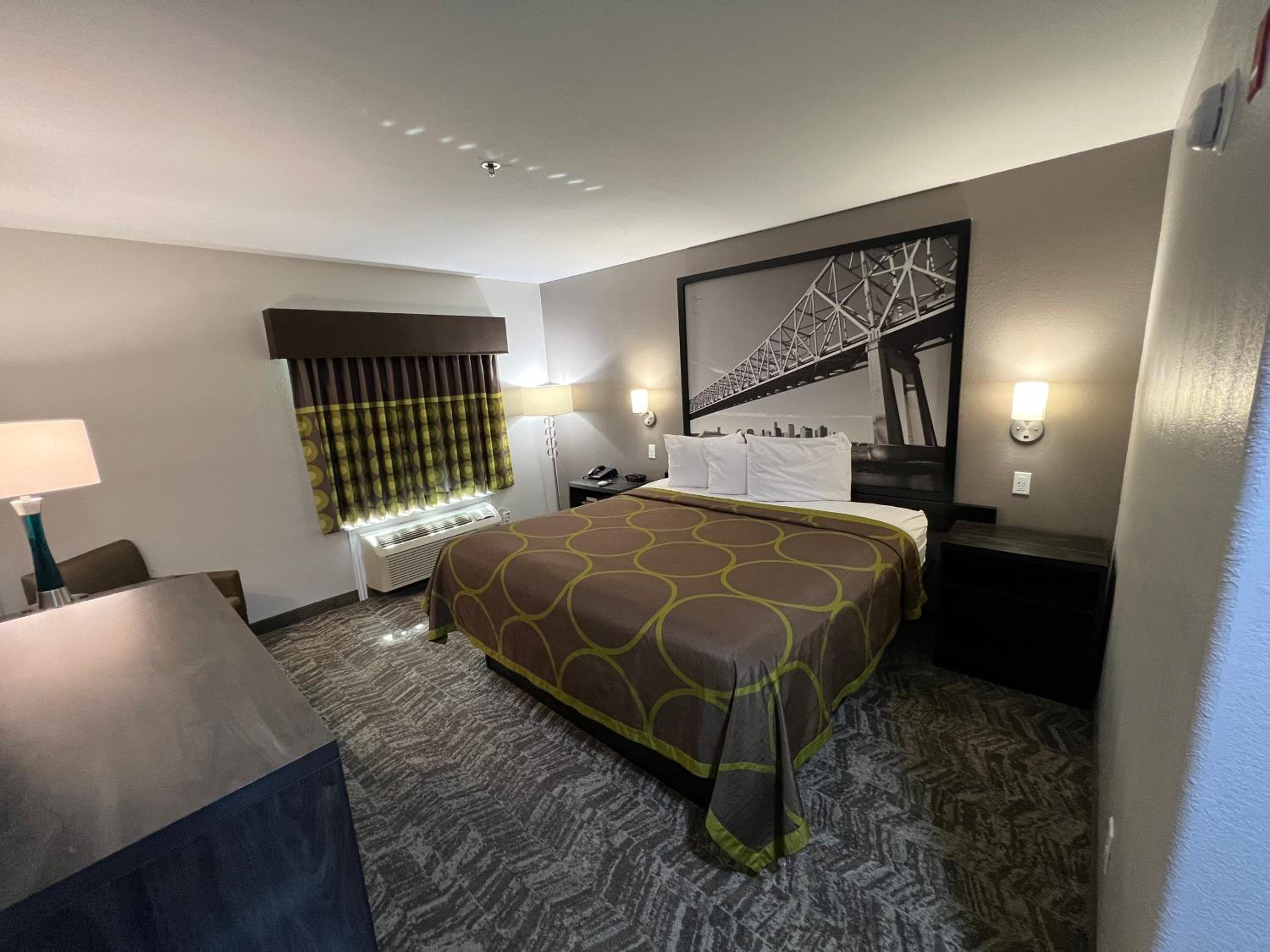 King Room - Non-Smoking - Photo 6