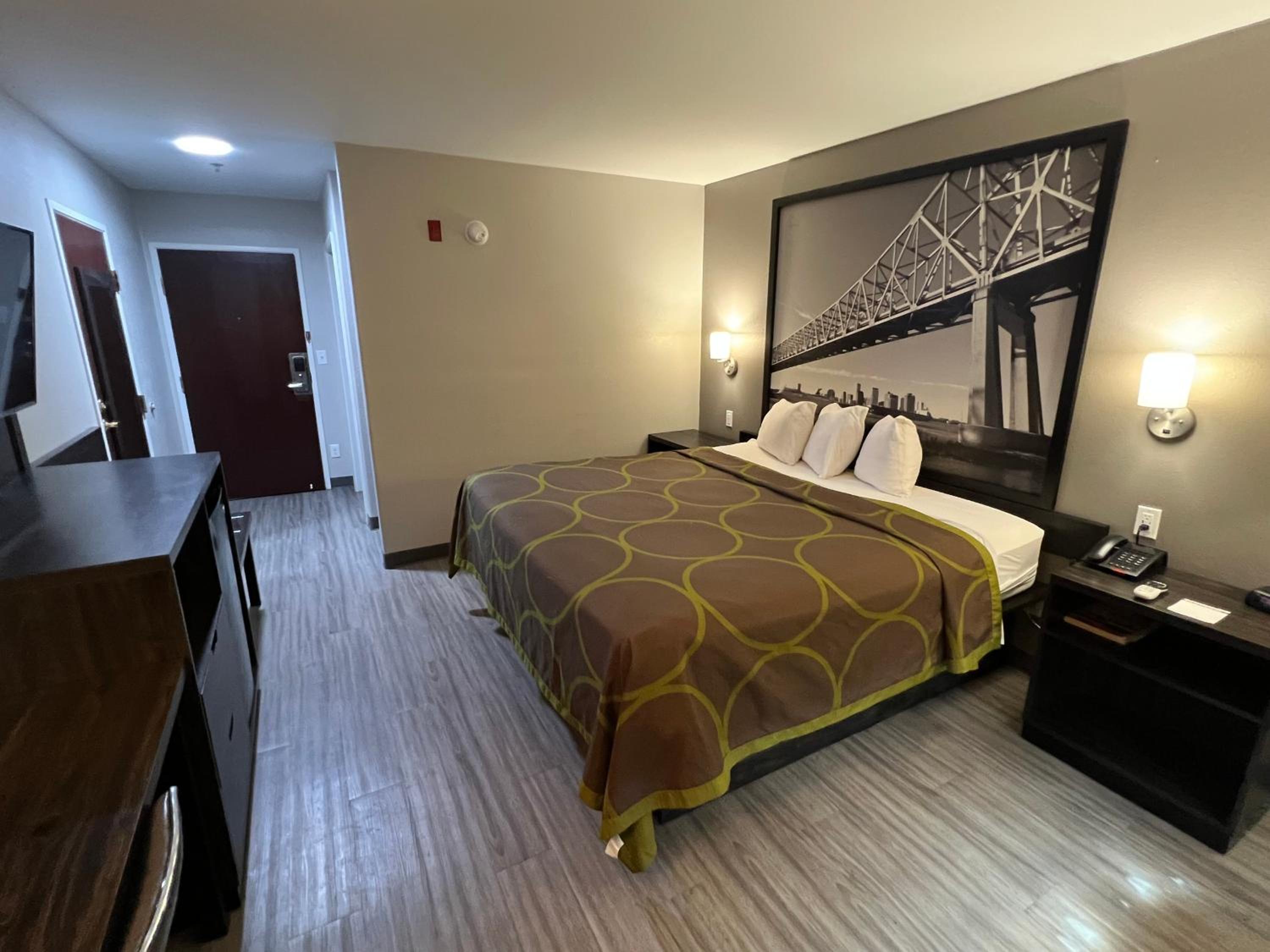 King Room - Non-Smoking - Photo 5