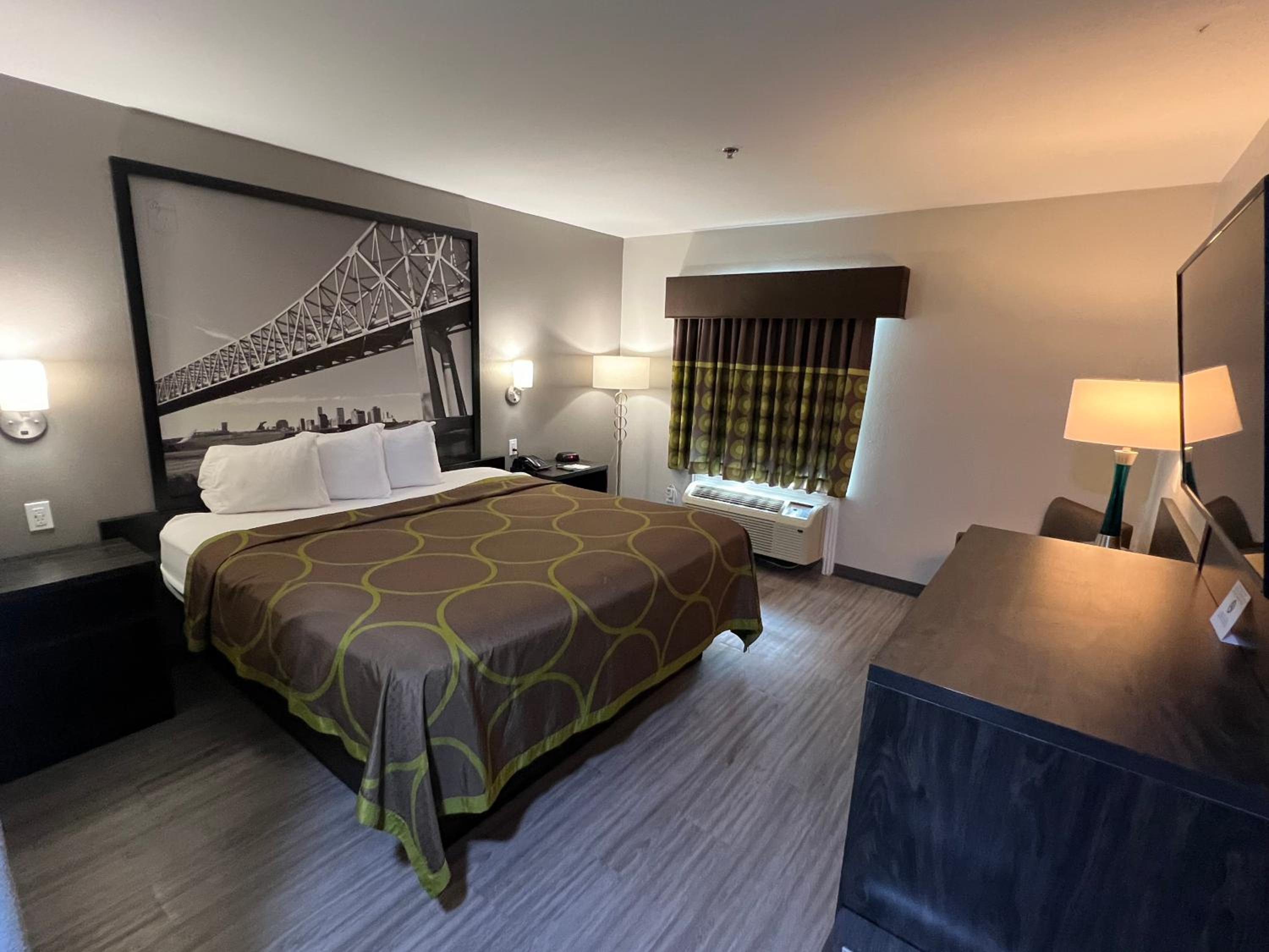 King Room - Non-Smoking - Photo 4