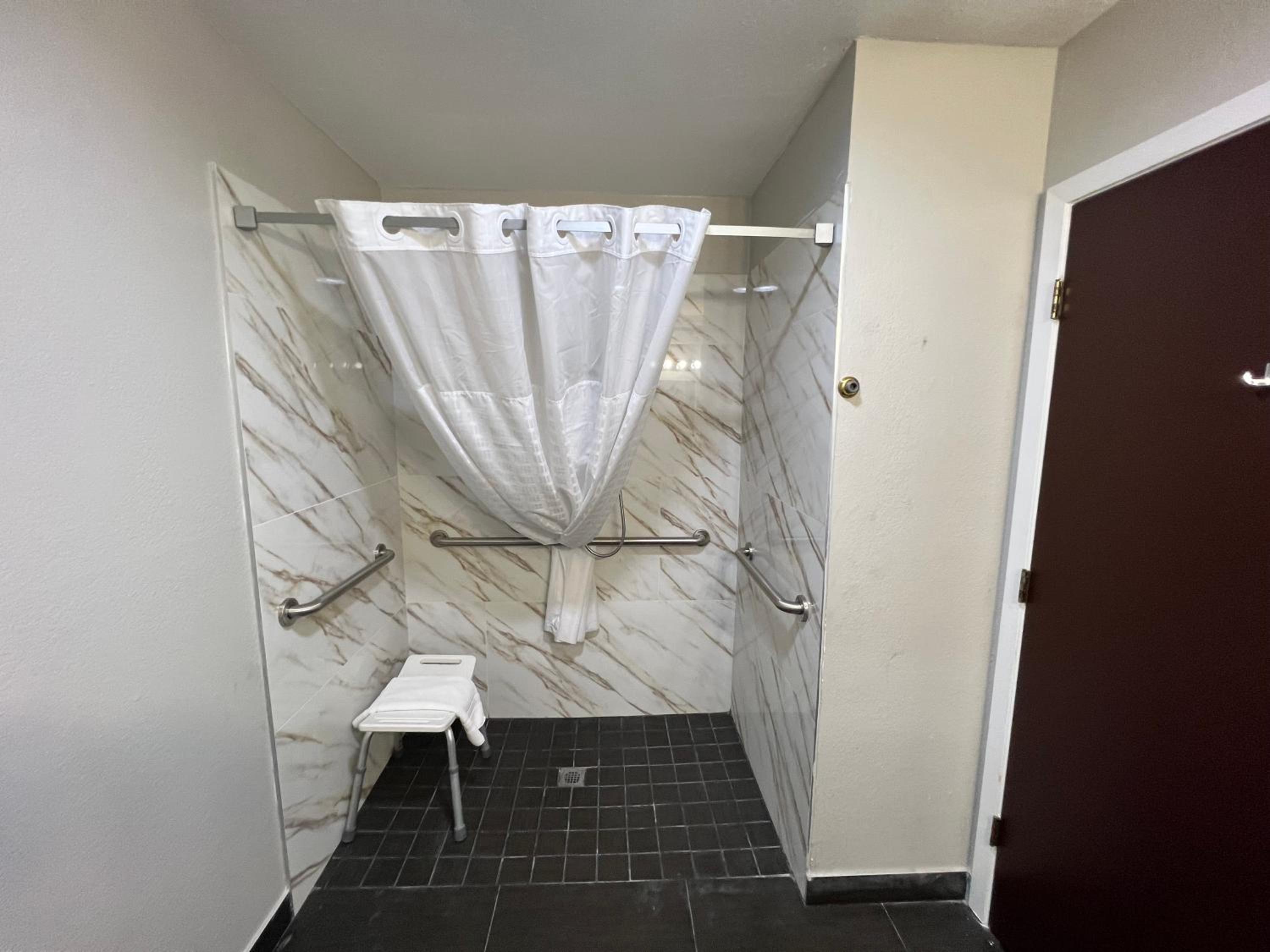 Queen Room - Disability Access/Non-Smoking - Photo 2