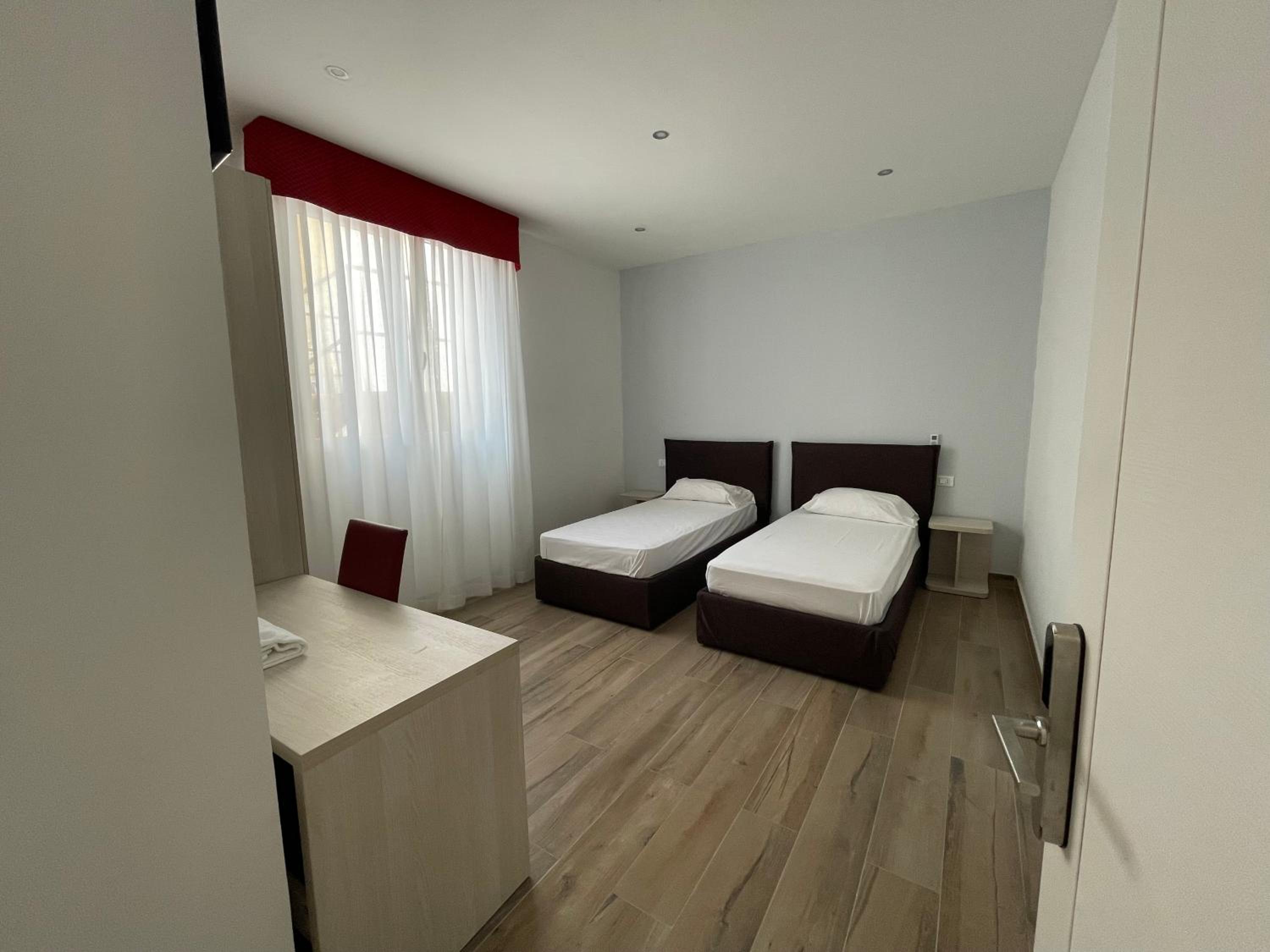 Standard Twin Room With Shared Bathroom photo 3