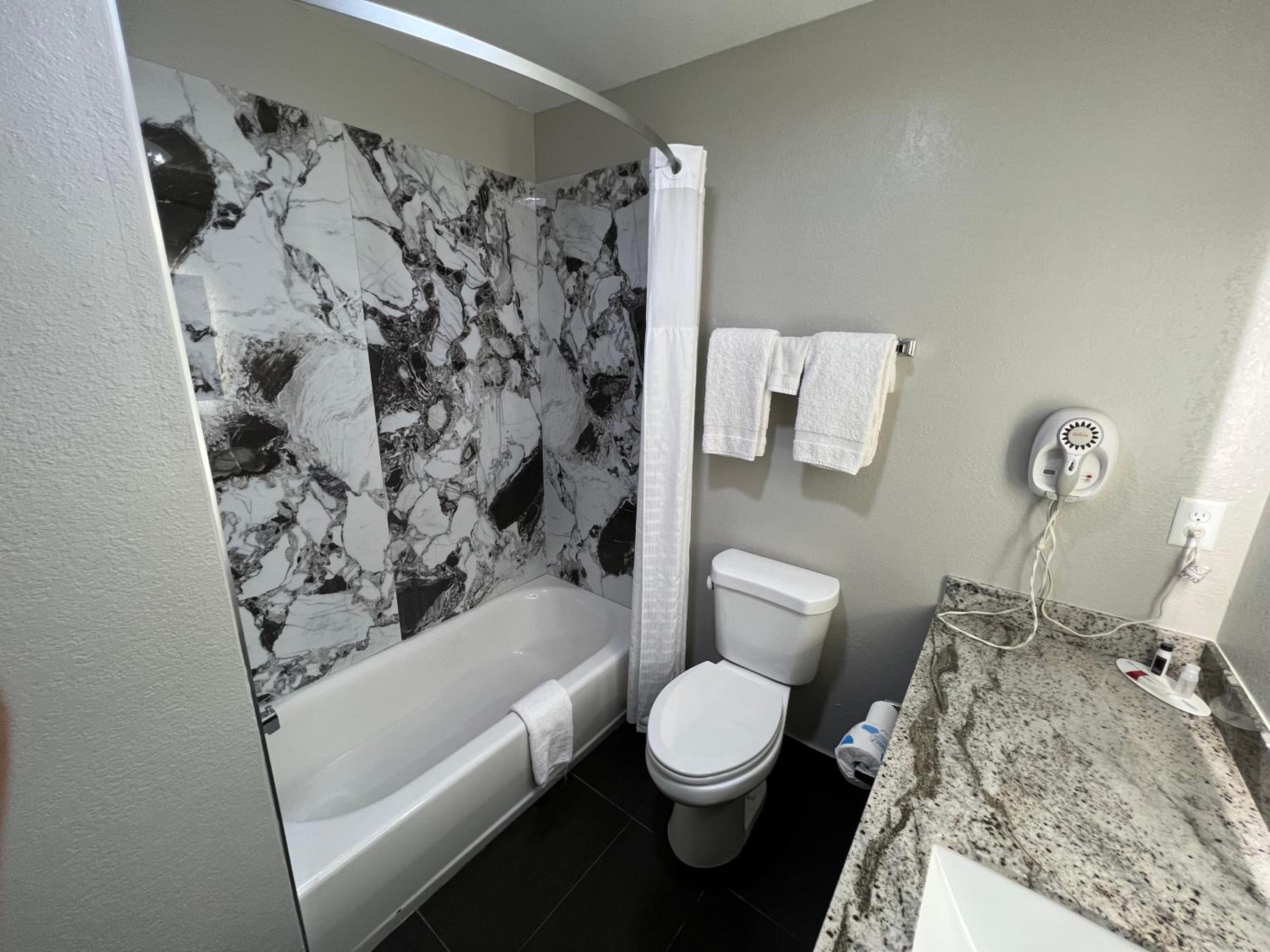 King Studio Suite - Non Smoking Â  - Photo 4