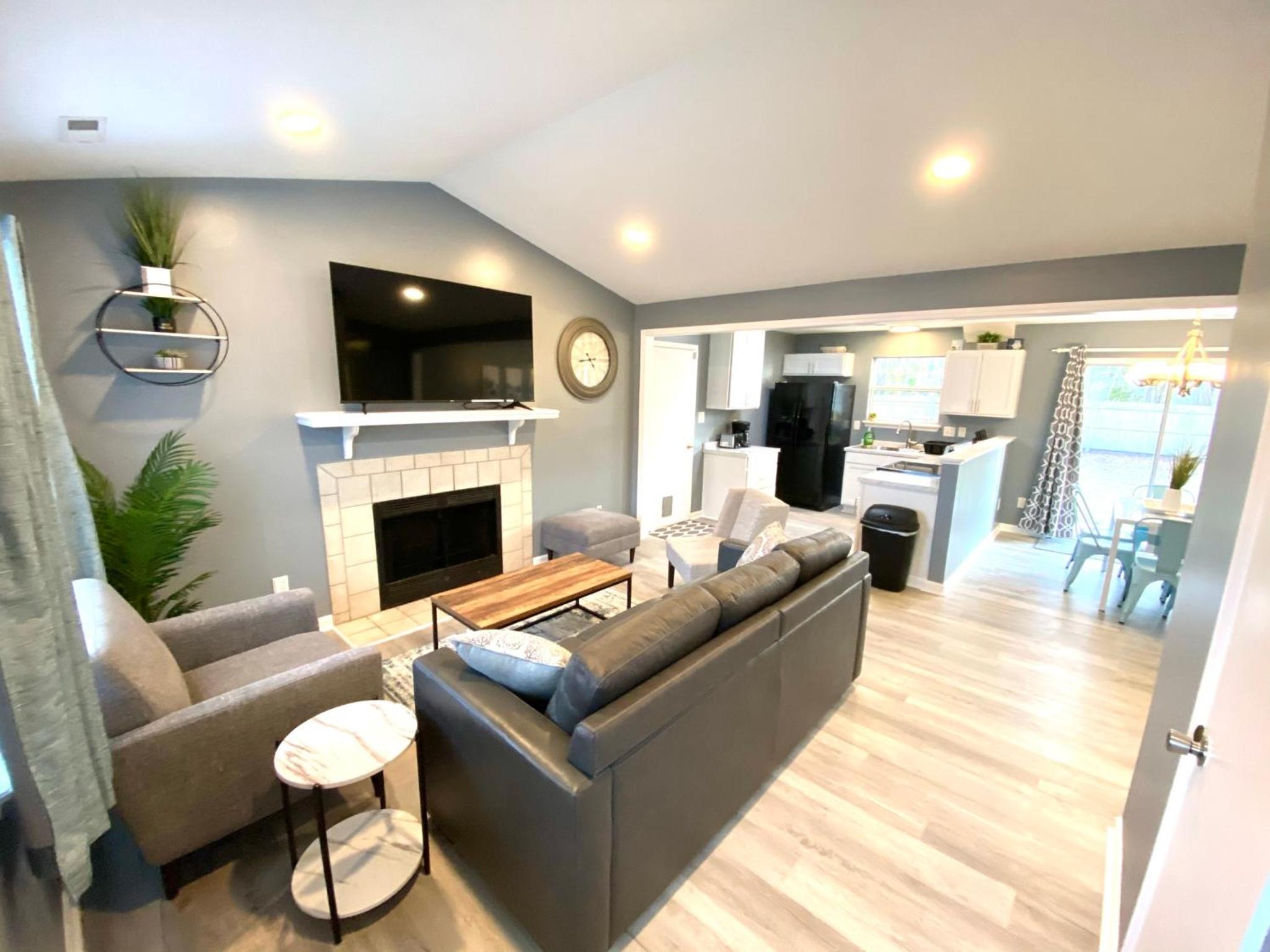 Three-Bedroom House photo 1
