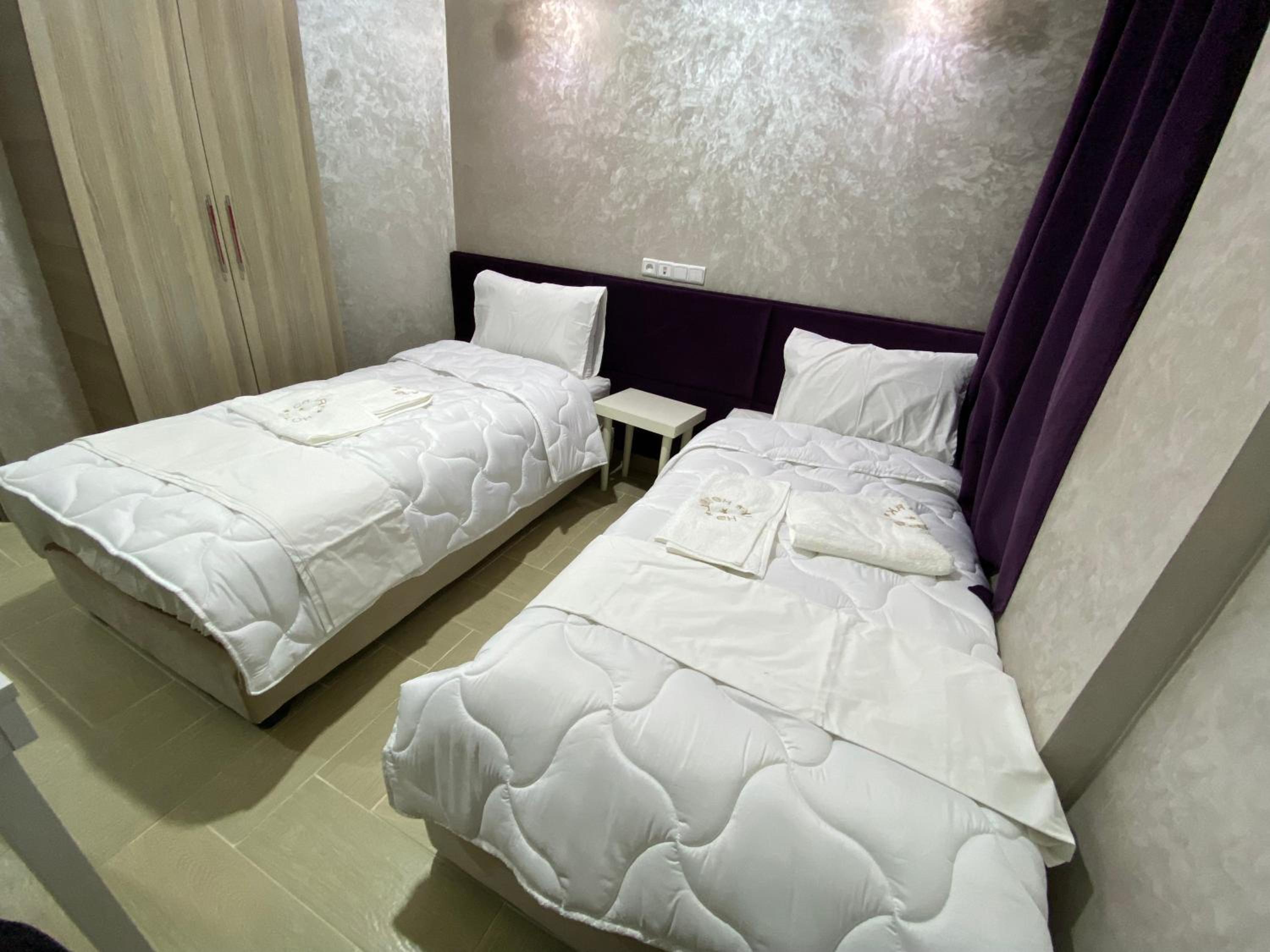 Twin Room - Photo 2