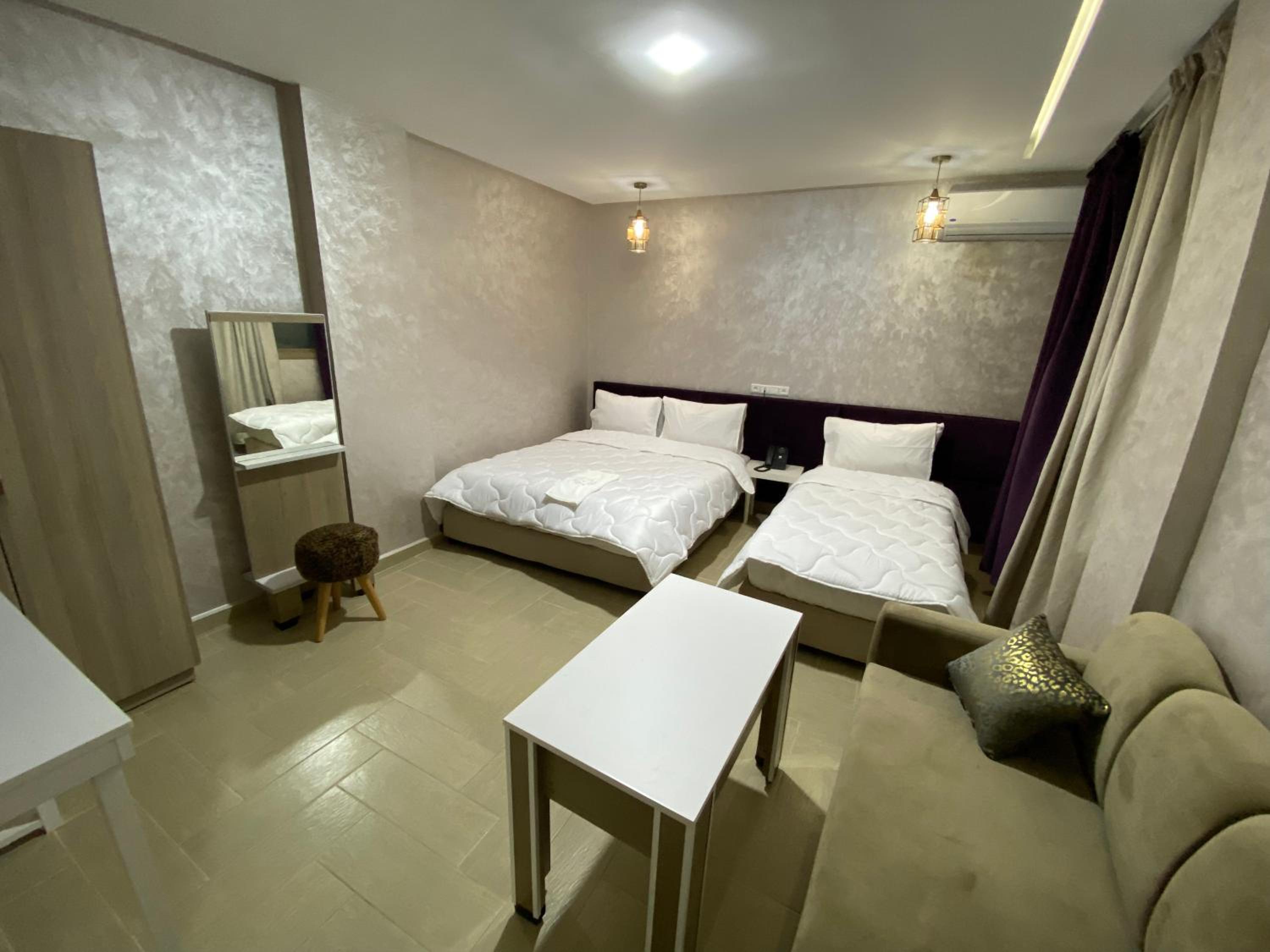 Deluxe Room (2 Adults + 1 Child) - Photo 8