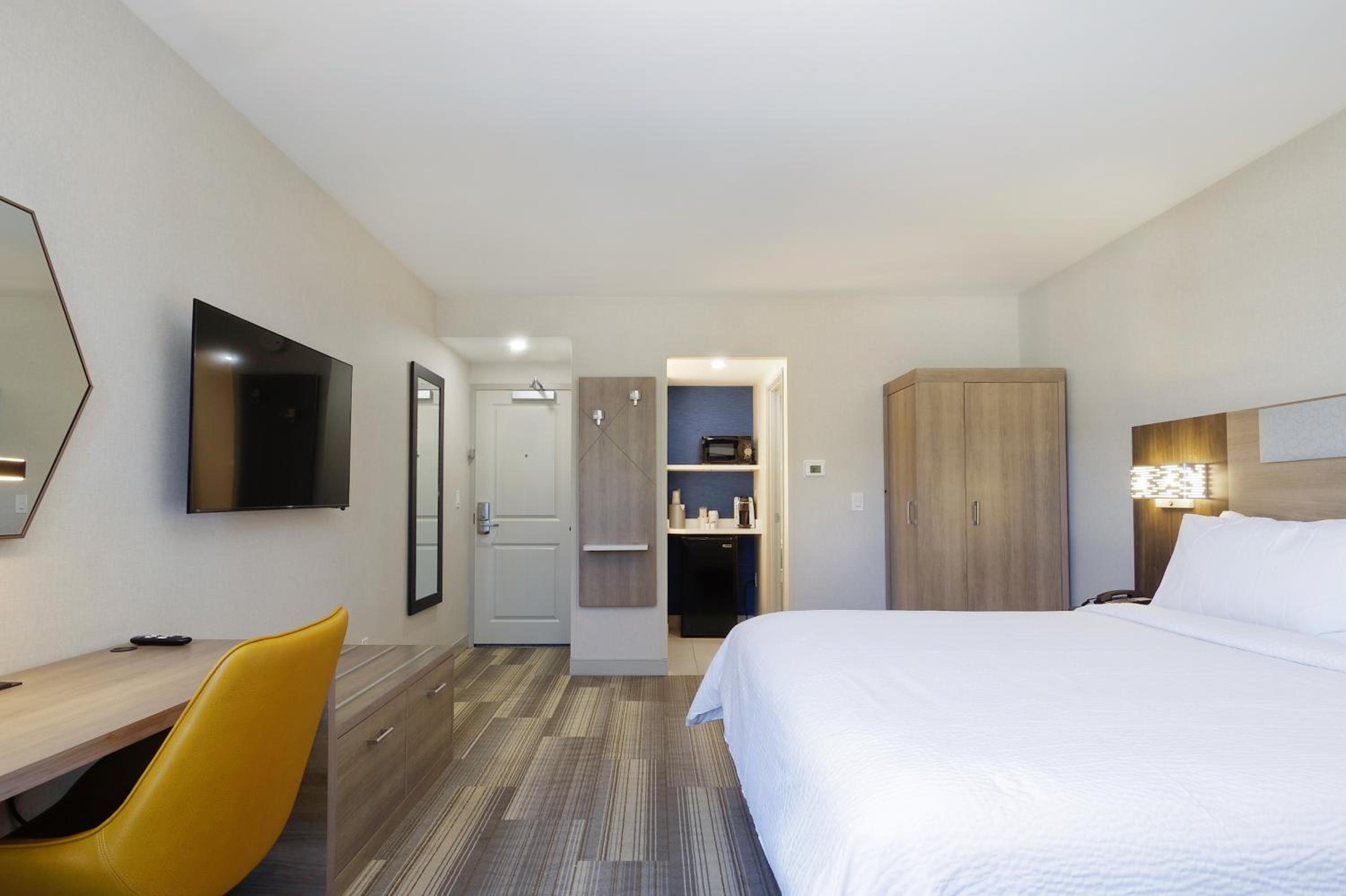 Standard King Room - Photo 2