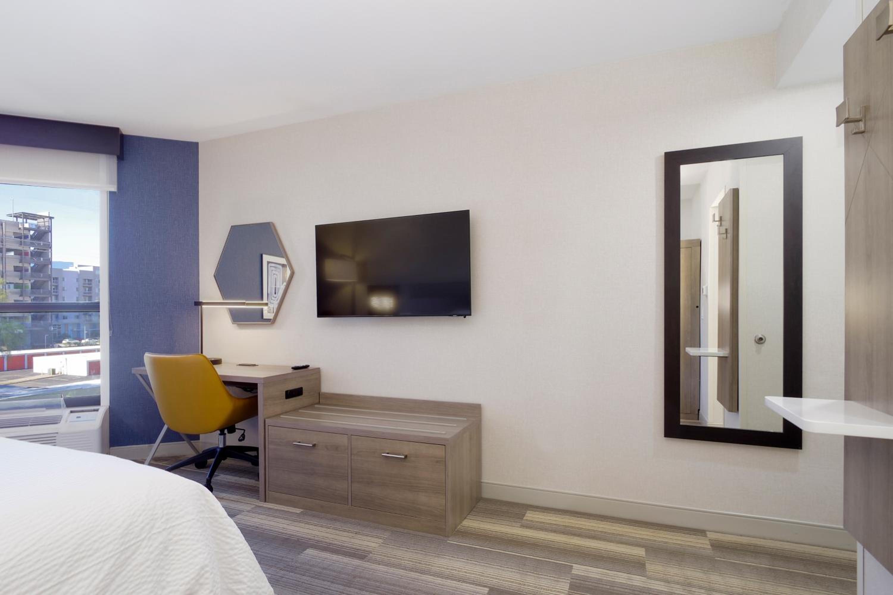 Standard King Room - Photo 4