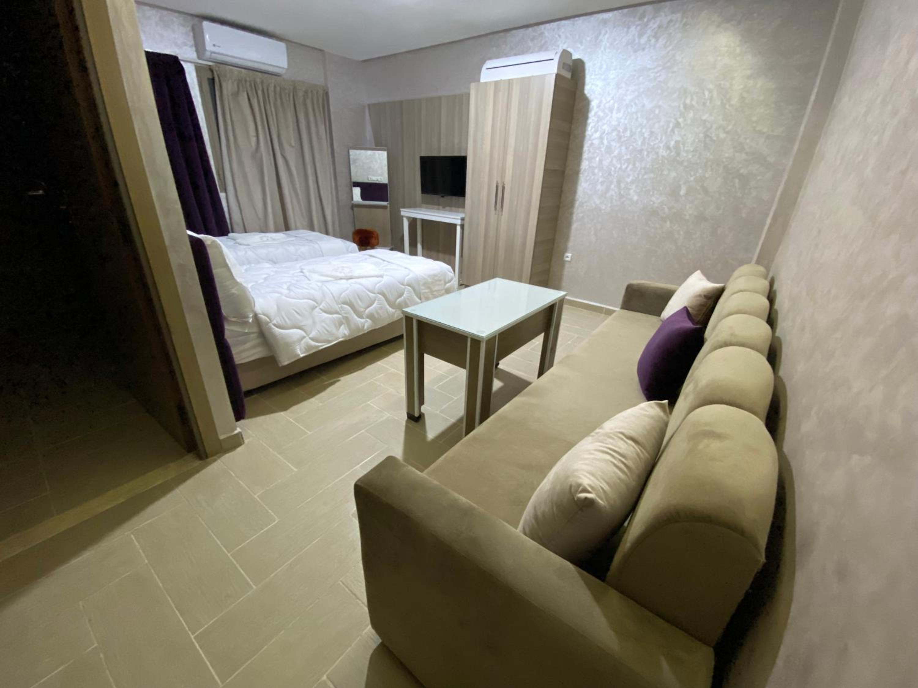 One-Bedroom Suite - Photo 7