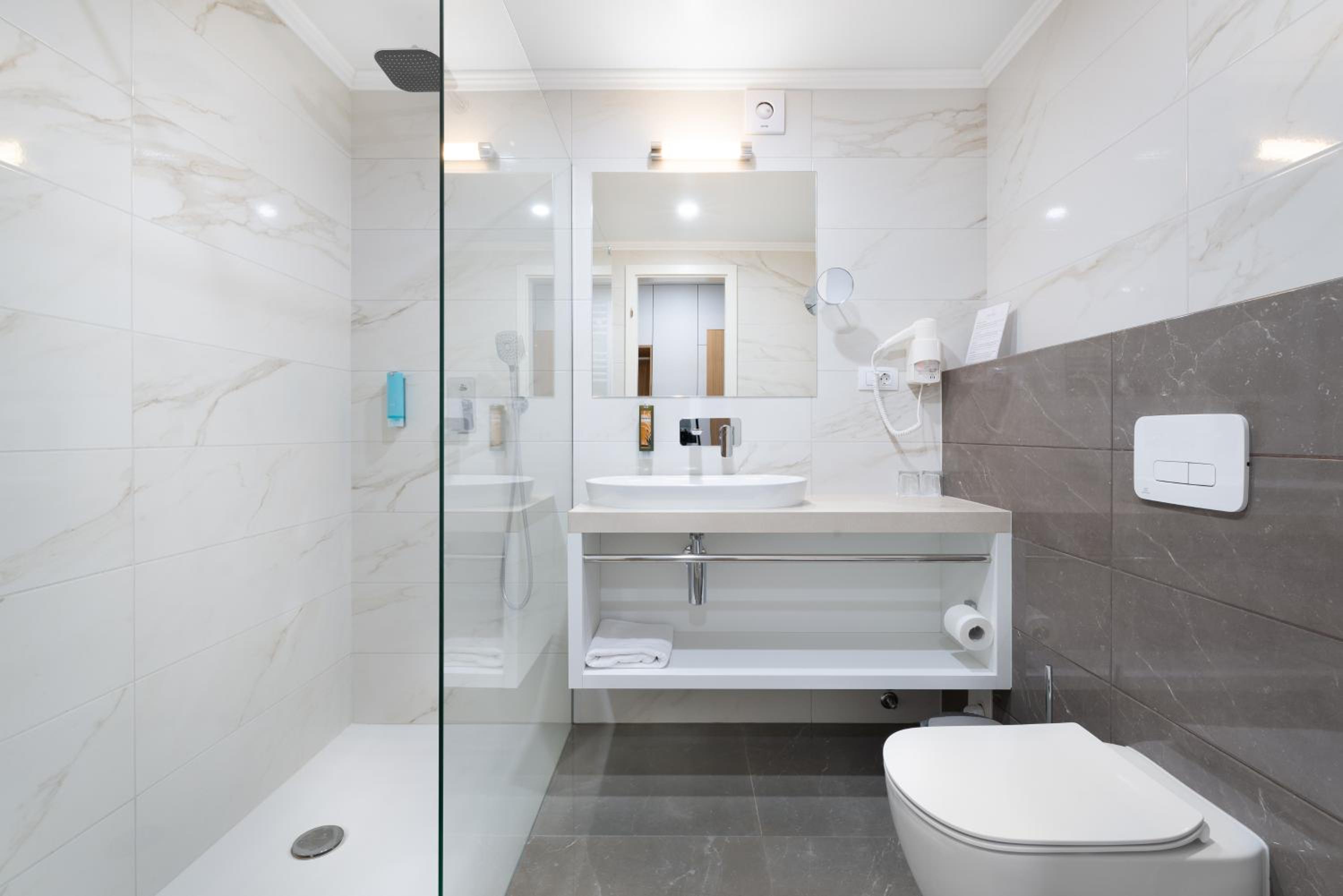 Superior Deluxe Double or Twin Room  - Photo 2