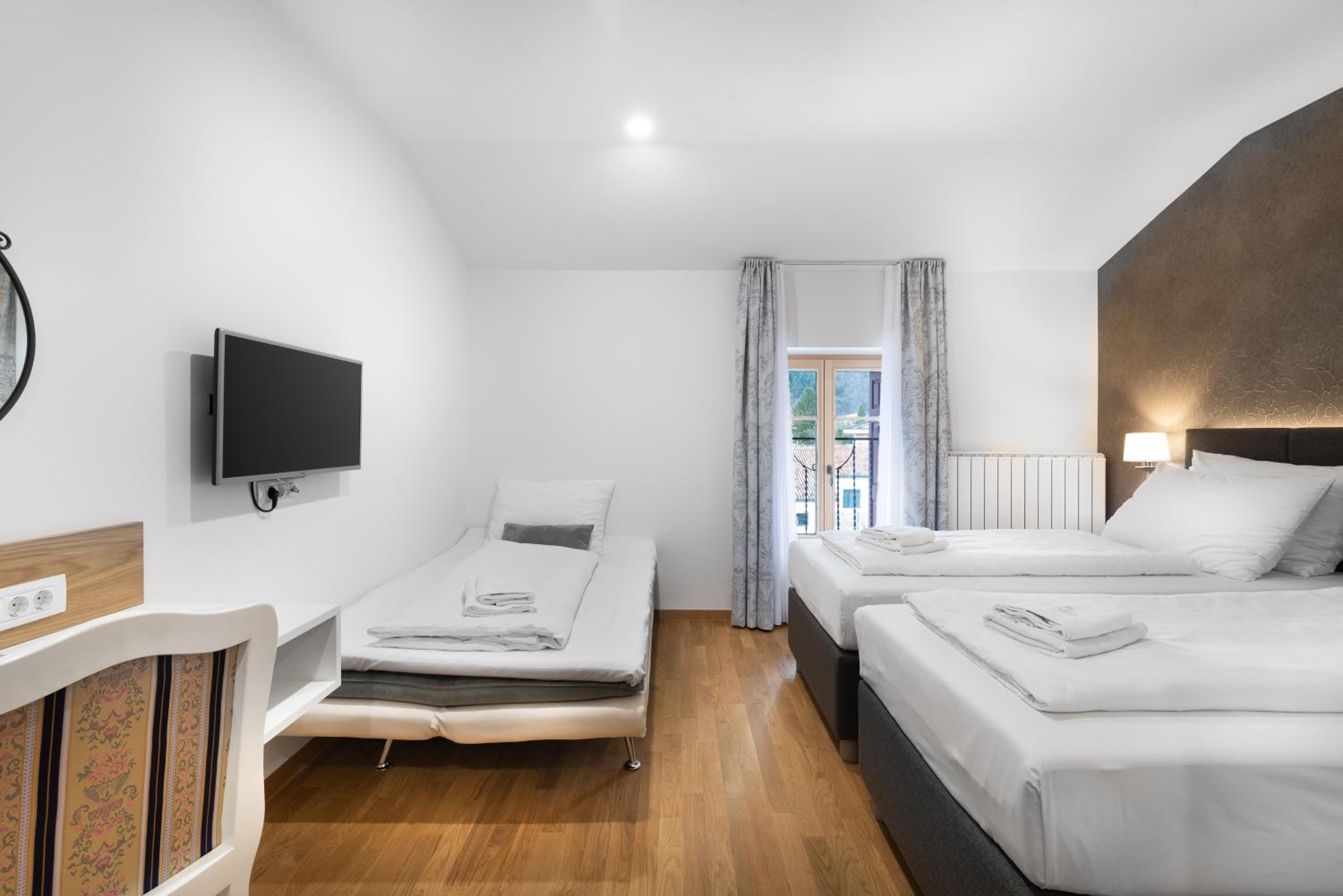 Superior Deluxe Double or Twin Room  - Photo 5