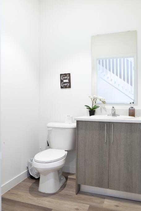 Three-Bedroom House photo 3