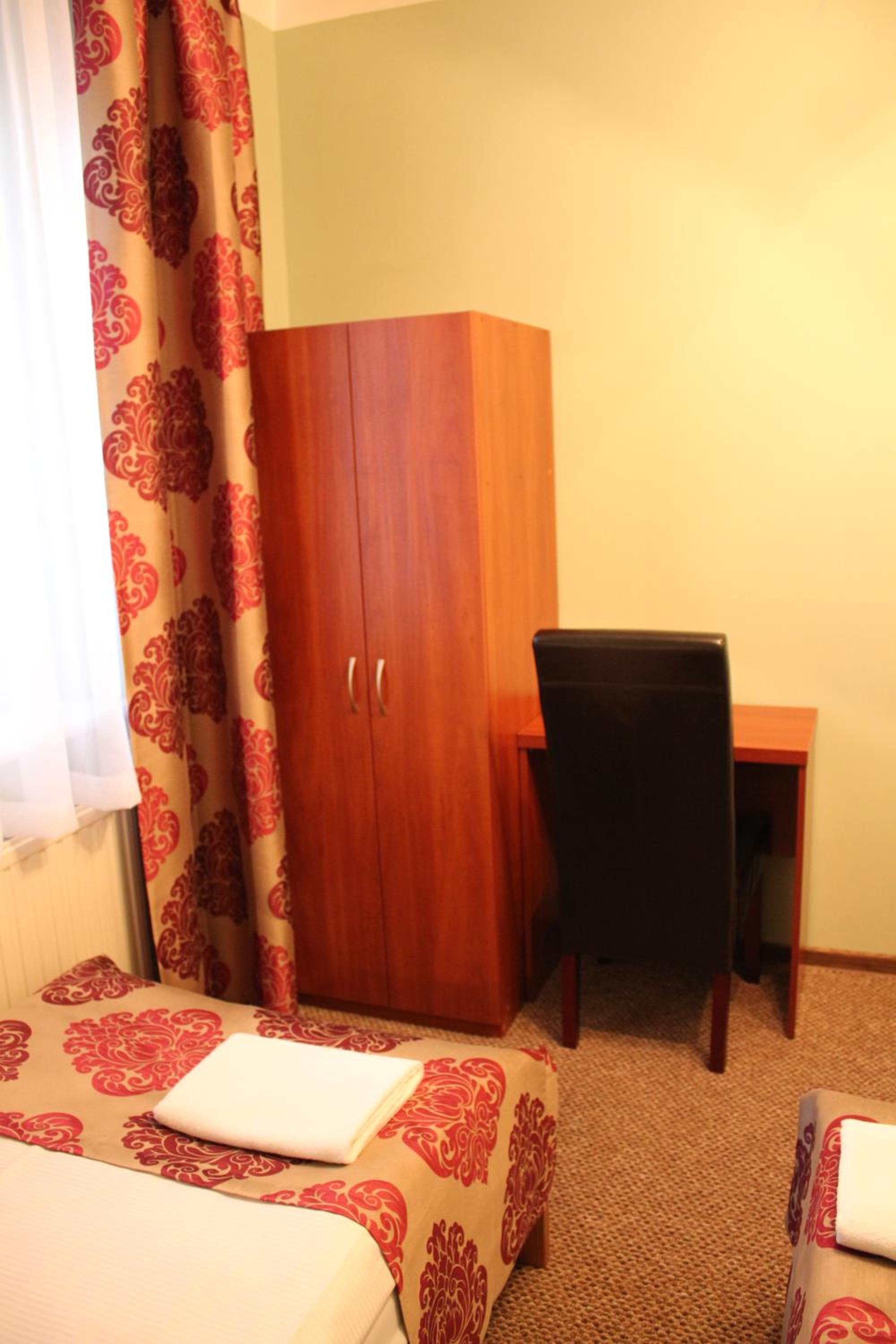 Twin Room - Photo 2