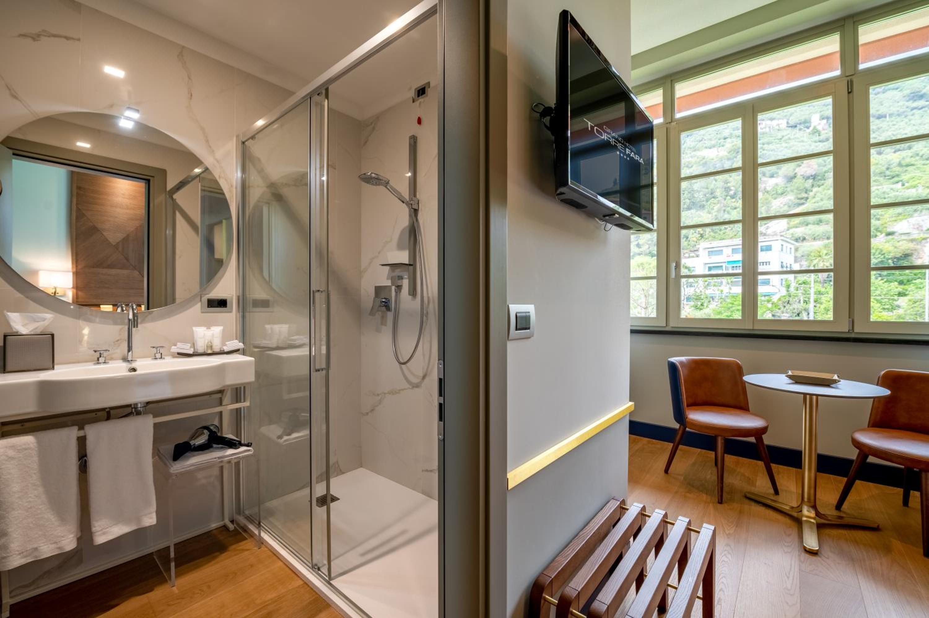 Classic Double Room with Park View - Photo 2