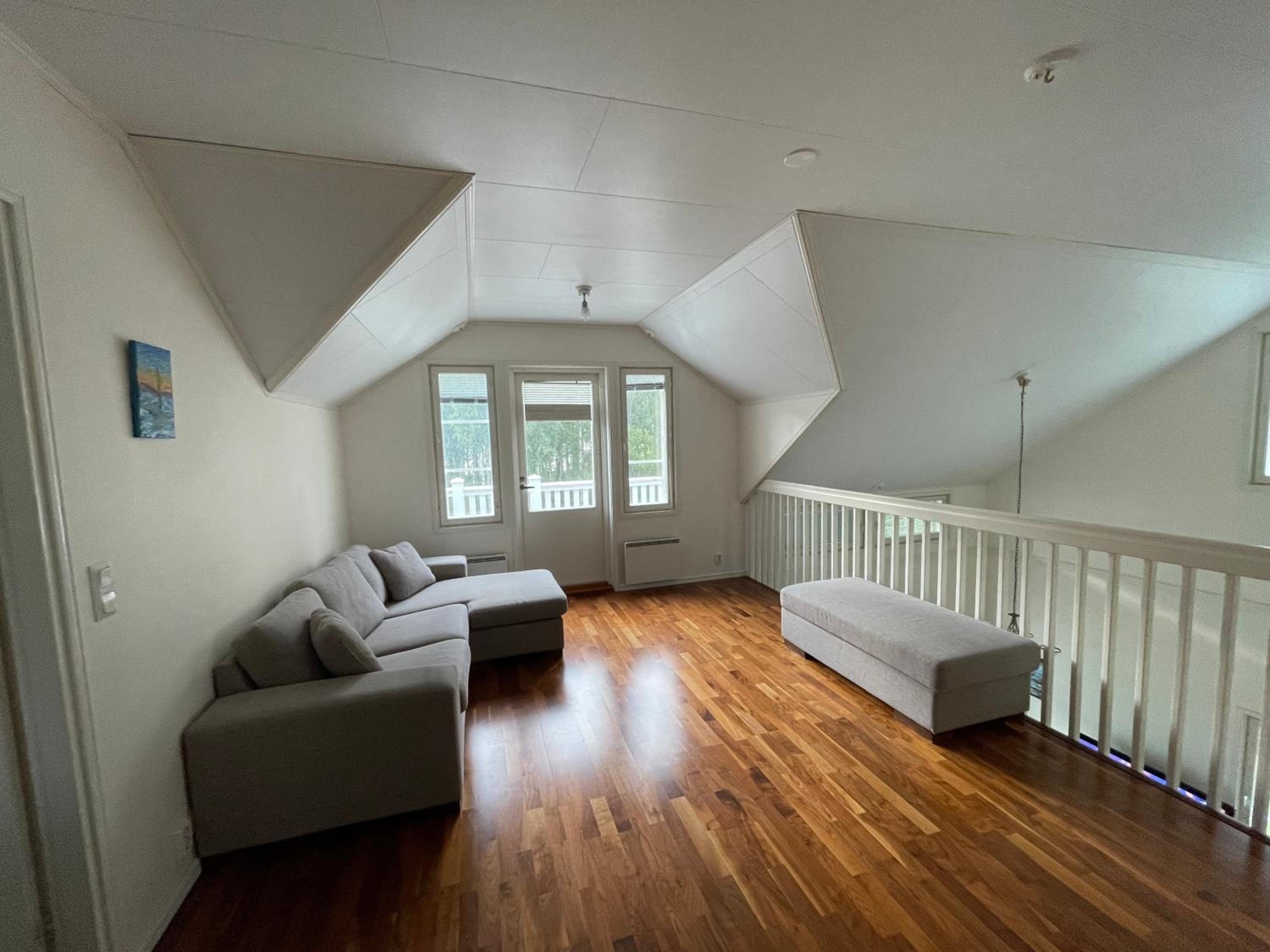 Three-Bedroom House photo 3
