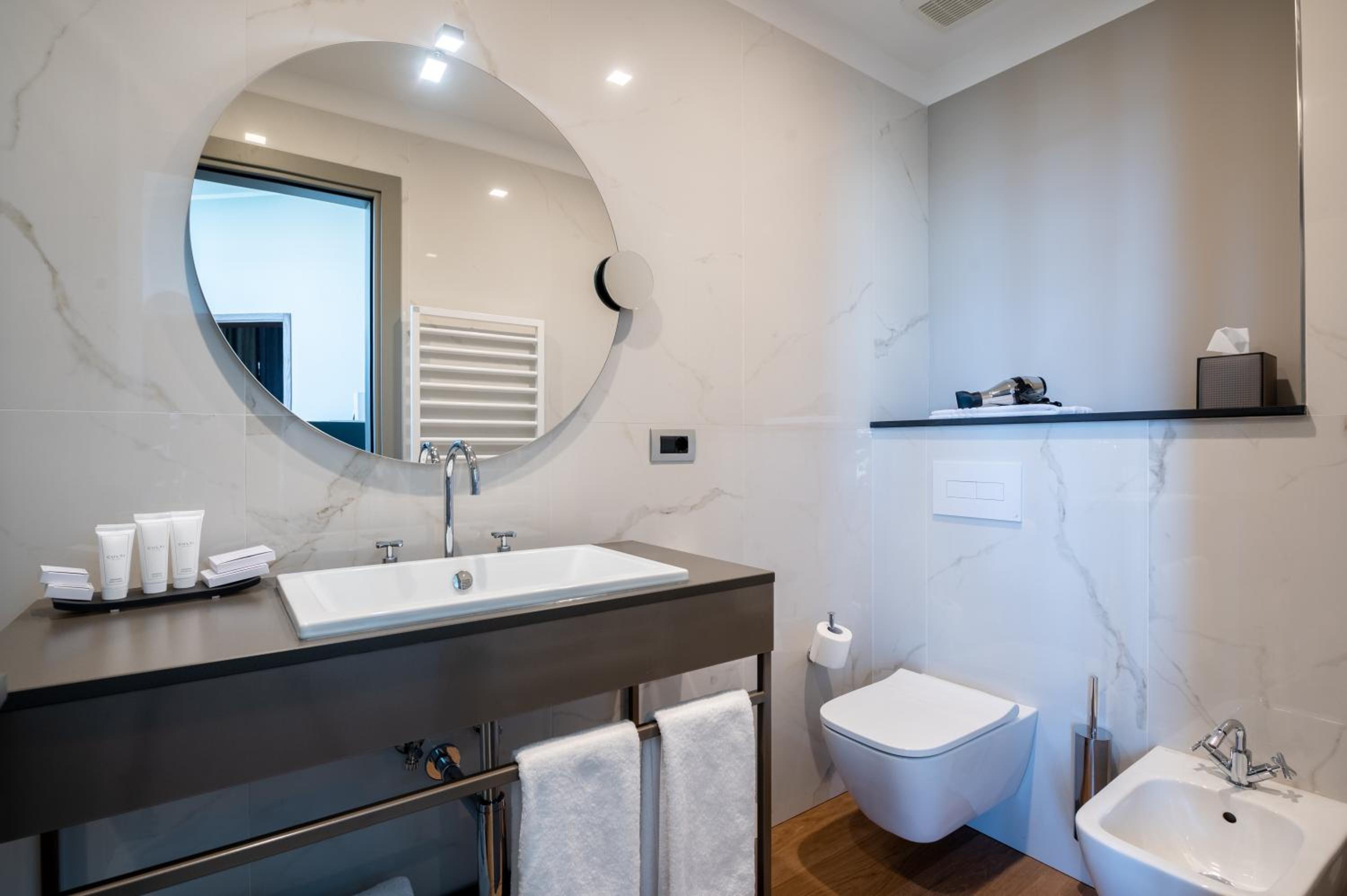 Standard Suite - Photo 3