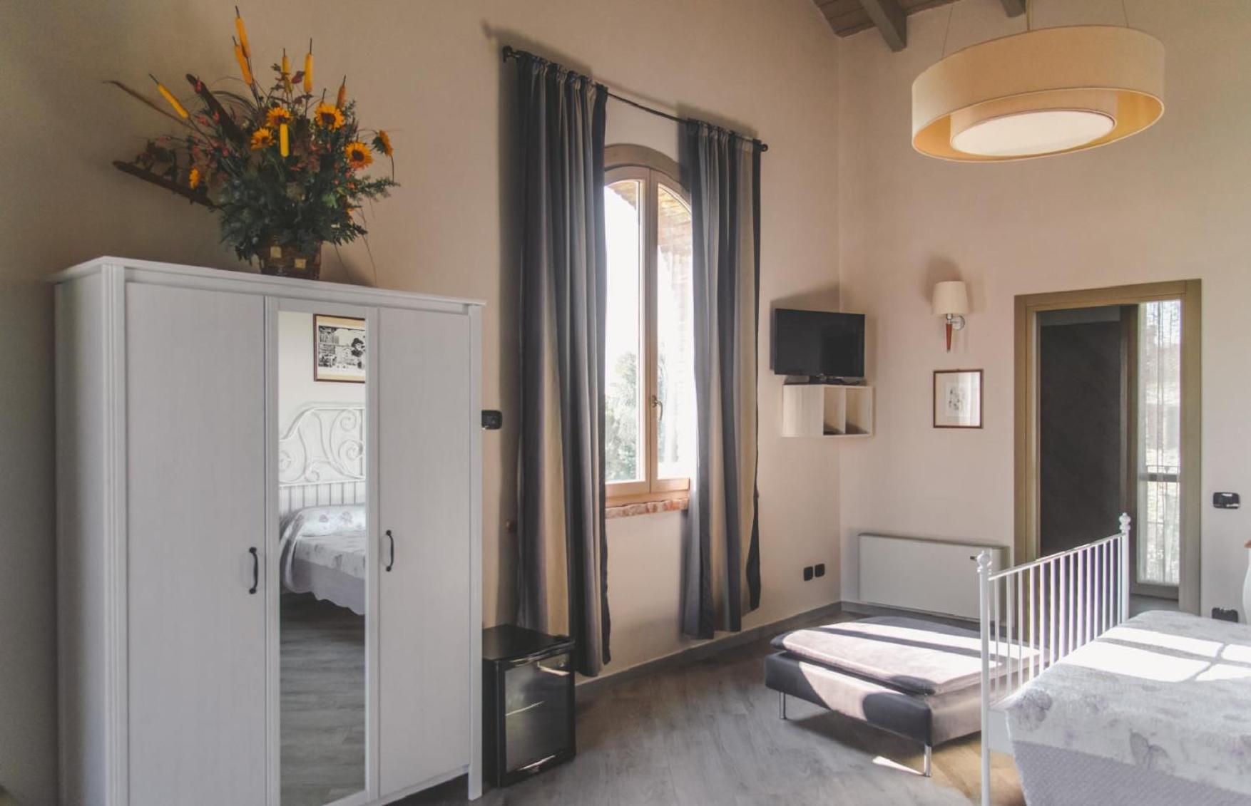 Deluxe Suite - Photo 8