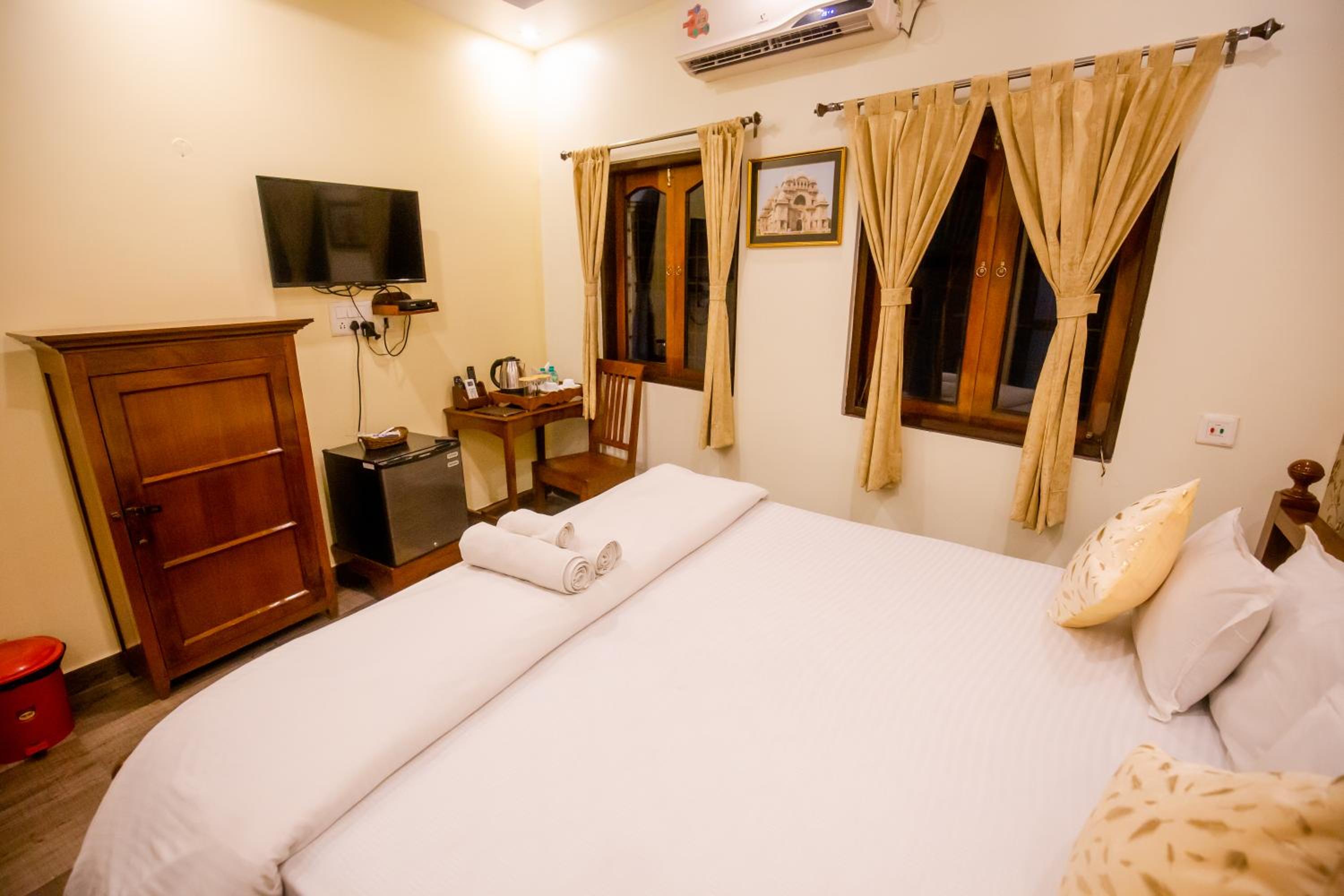 Deluxe Double Room - Photo 11