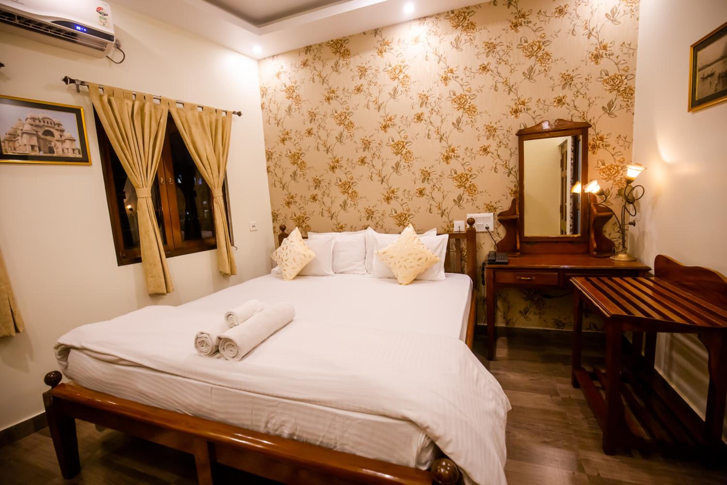 Deluxe Double Room - Photo 14