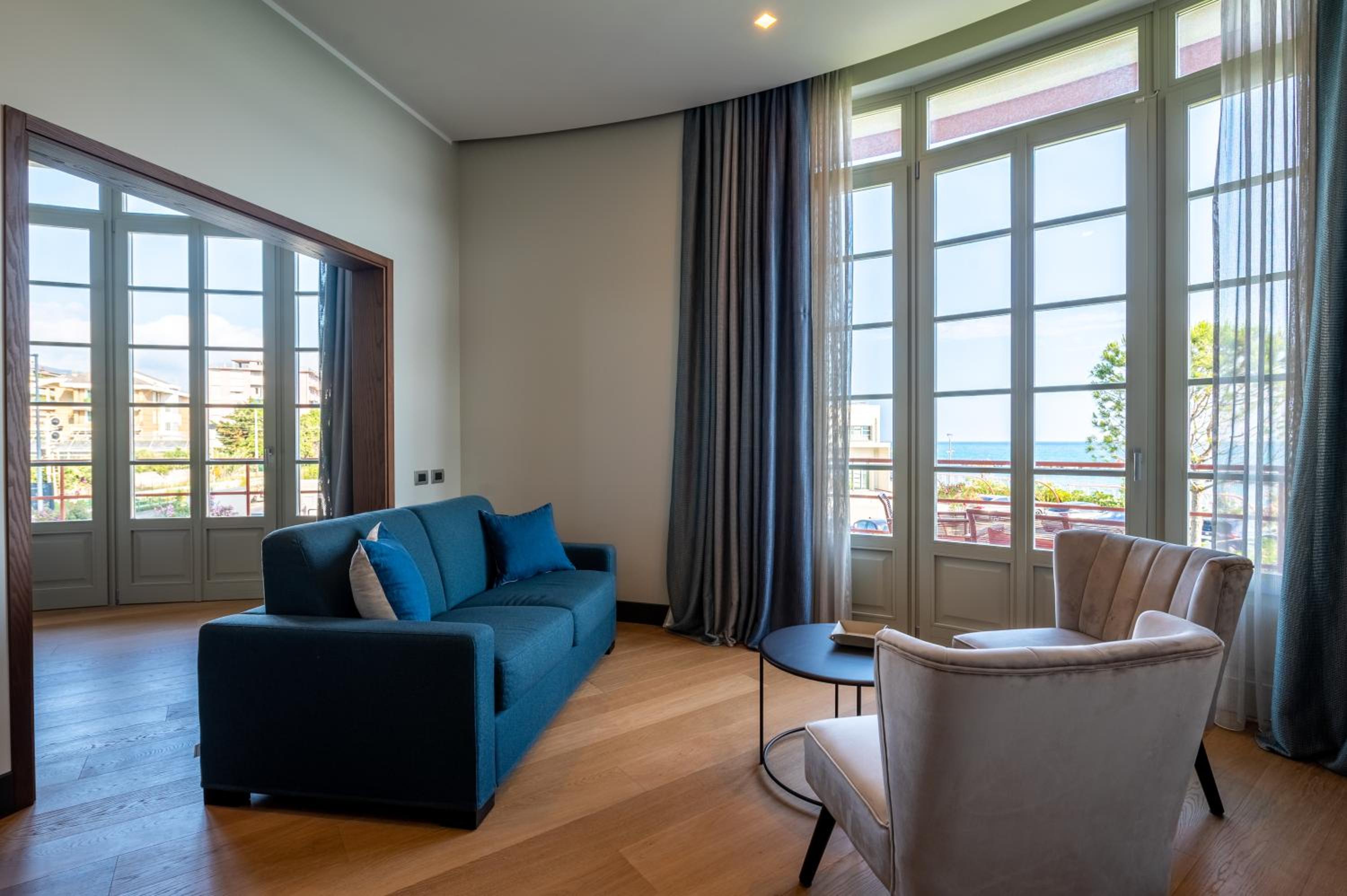 Standard Suite - Photo 1