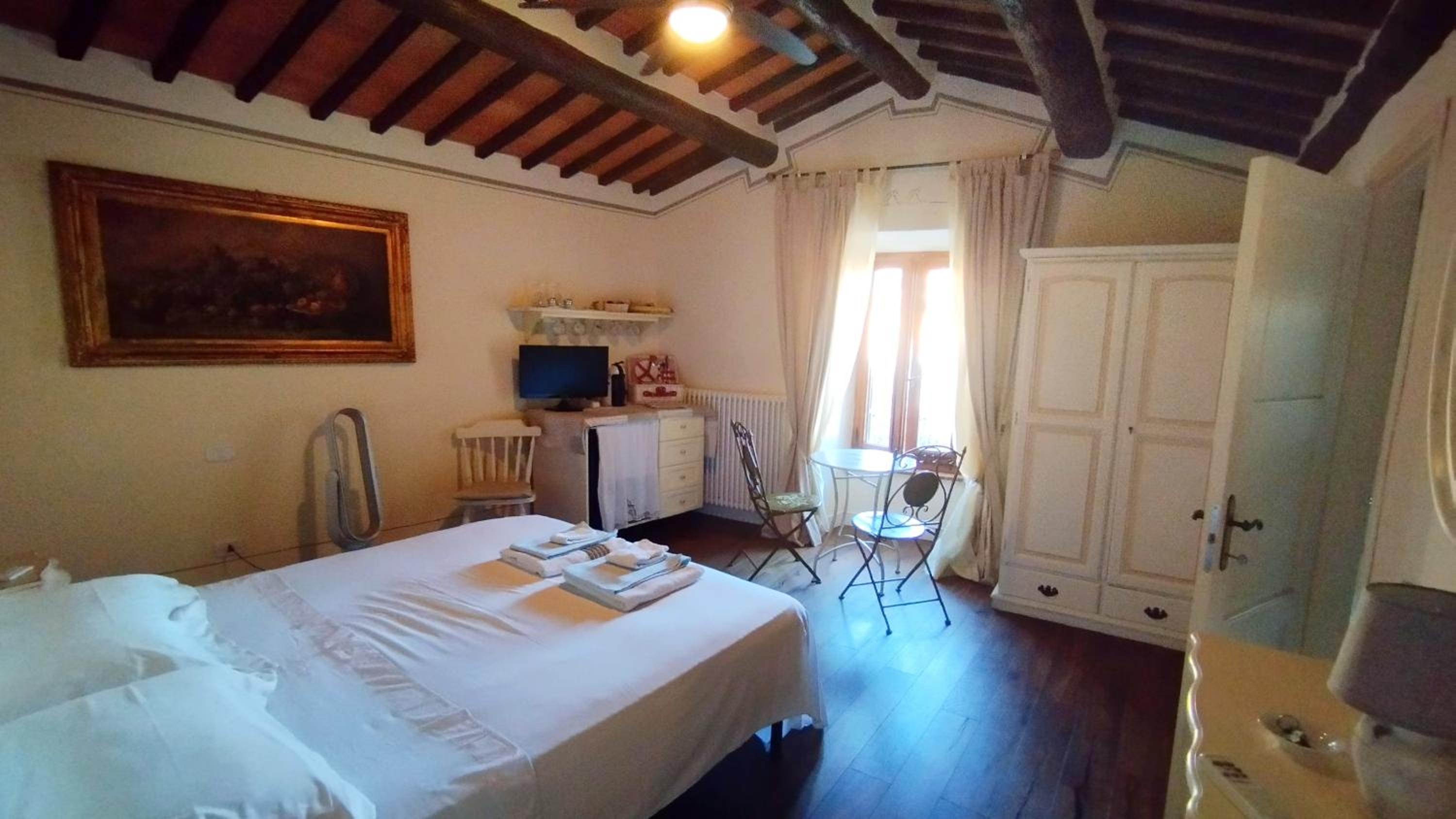 Superior Double Room with City View - Photo 12