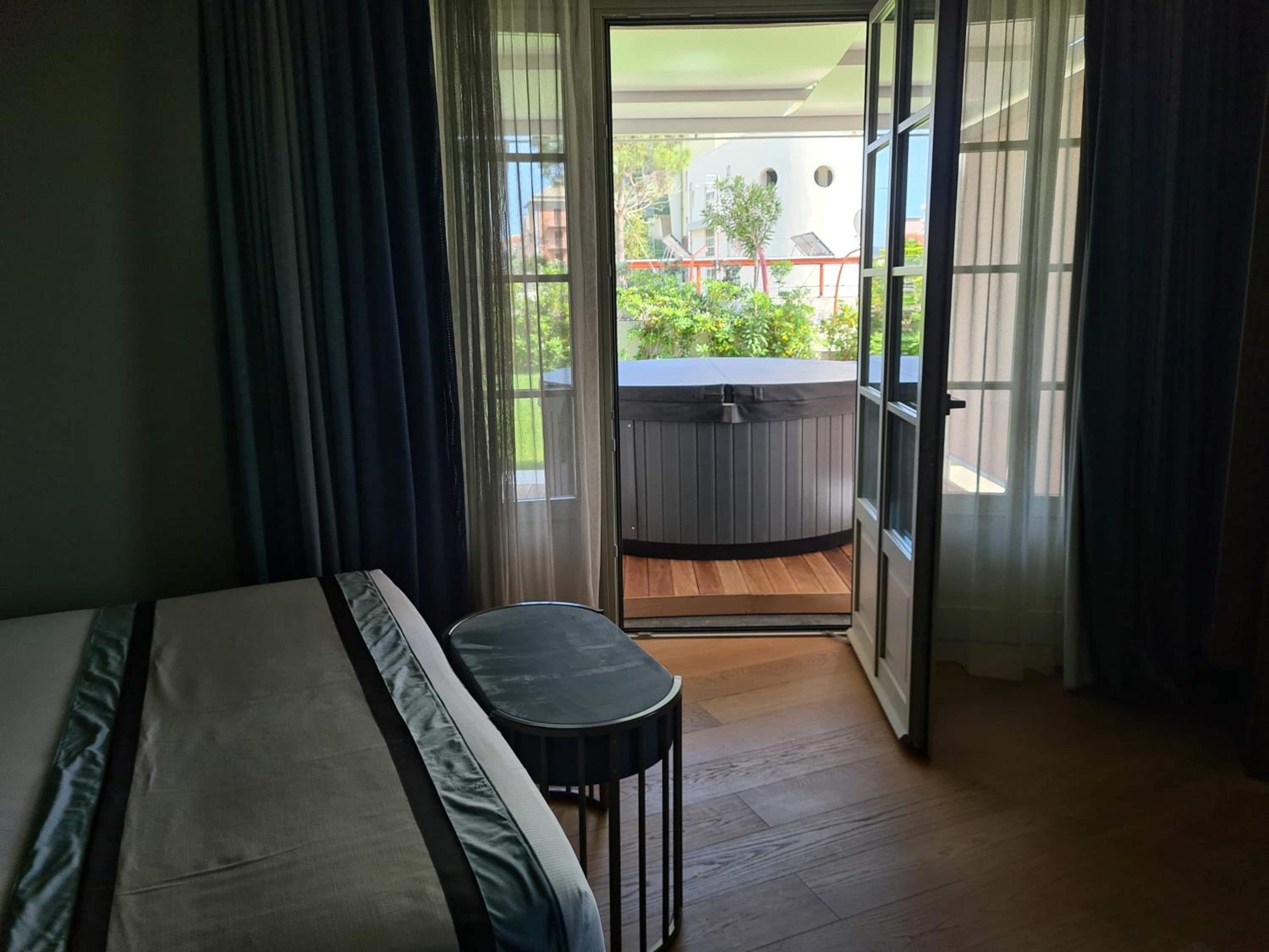 Superior Suite - Photo 4