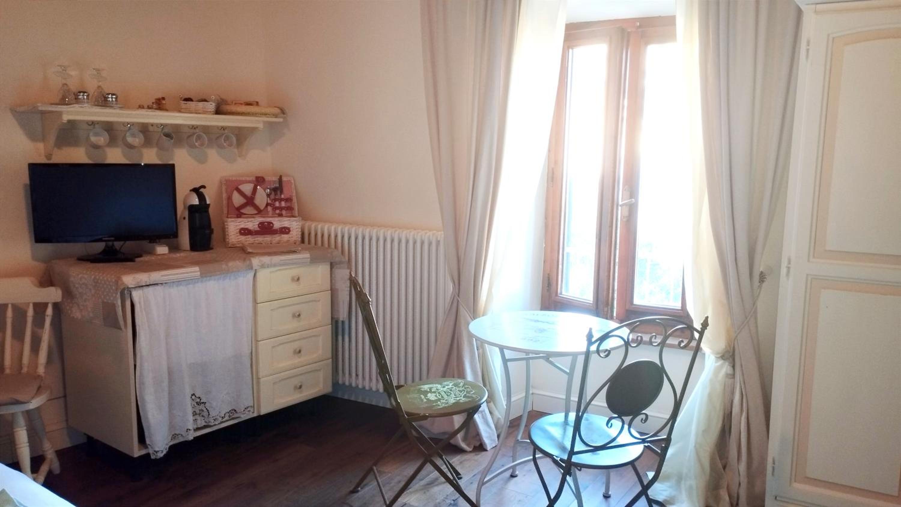 Superior Double Room with City View - Photo 9