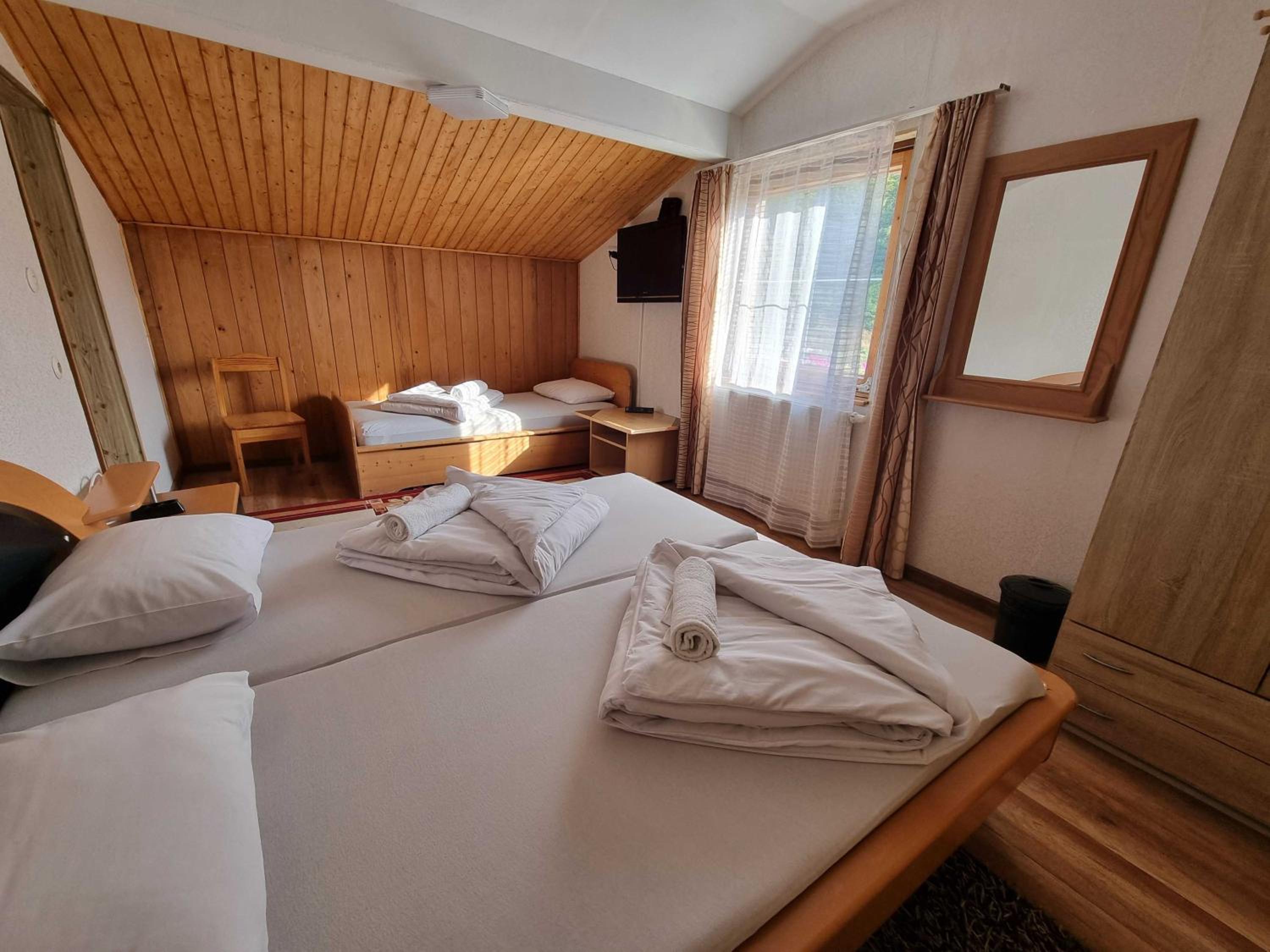 Double Room - Photo 3
