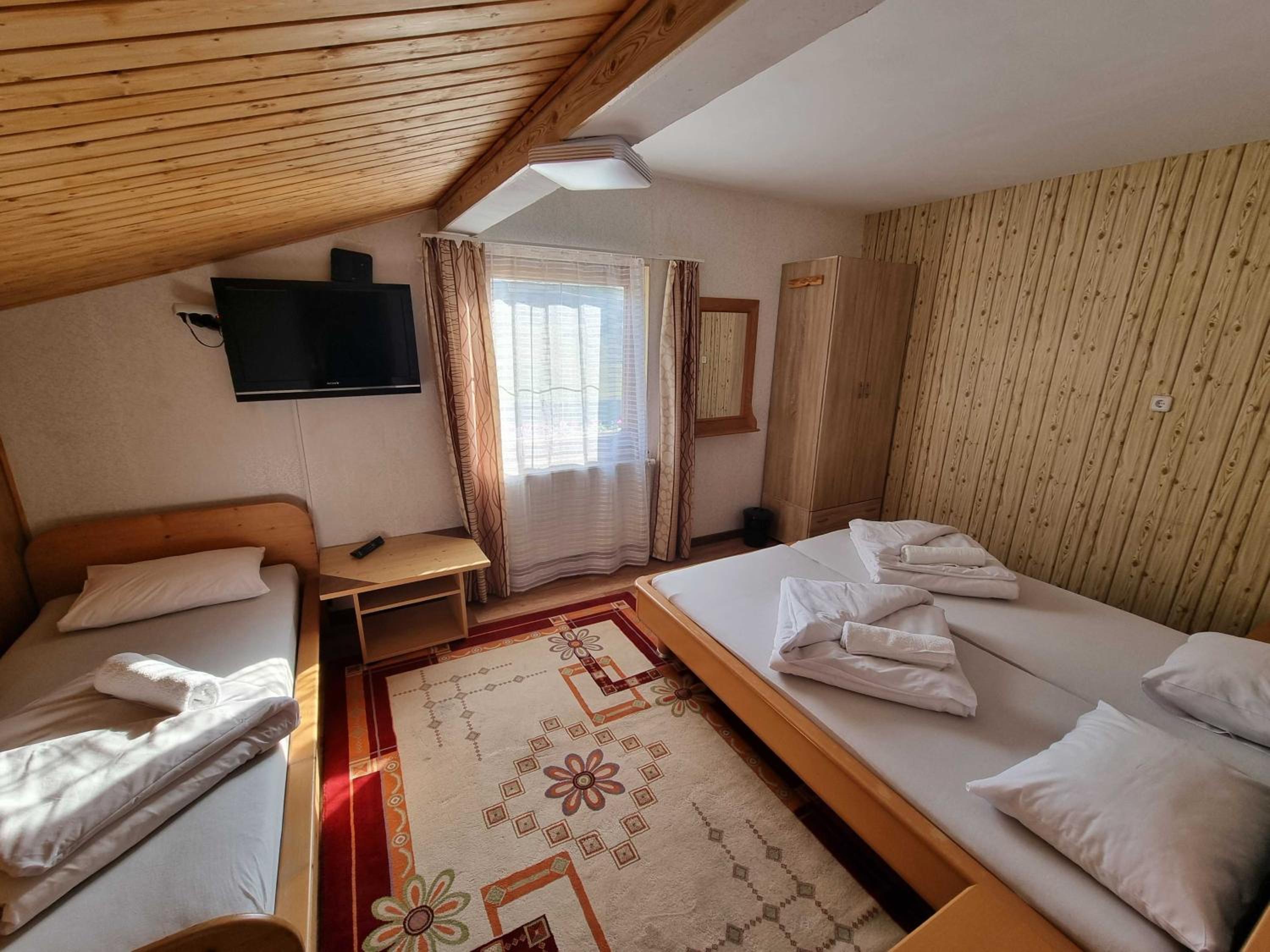 Double Room - Photo 2
