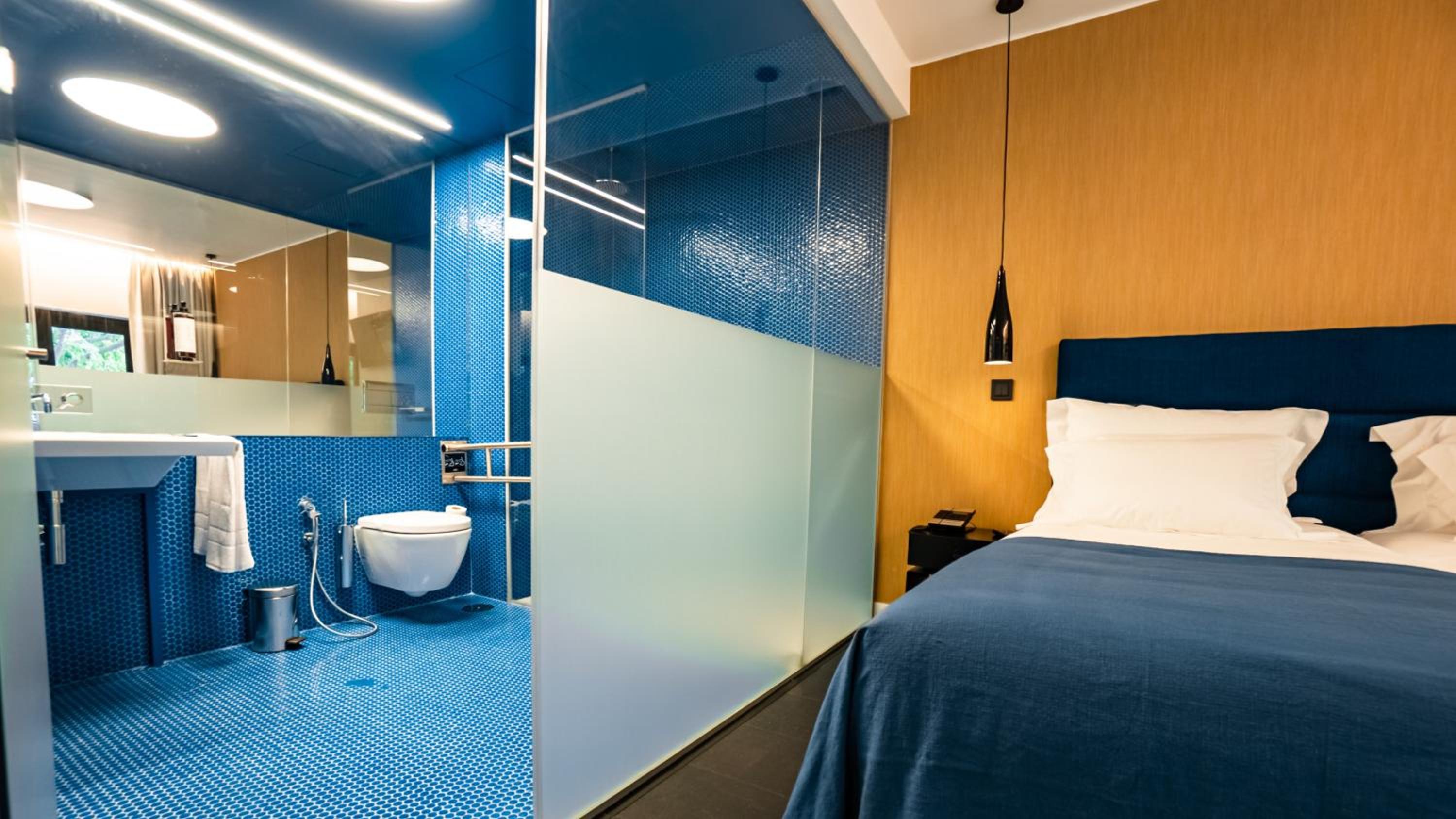 Twin Room - Photo 8
