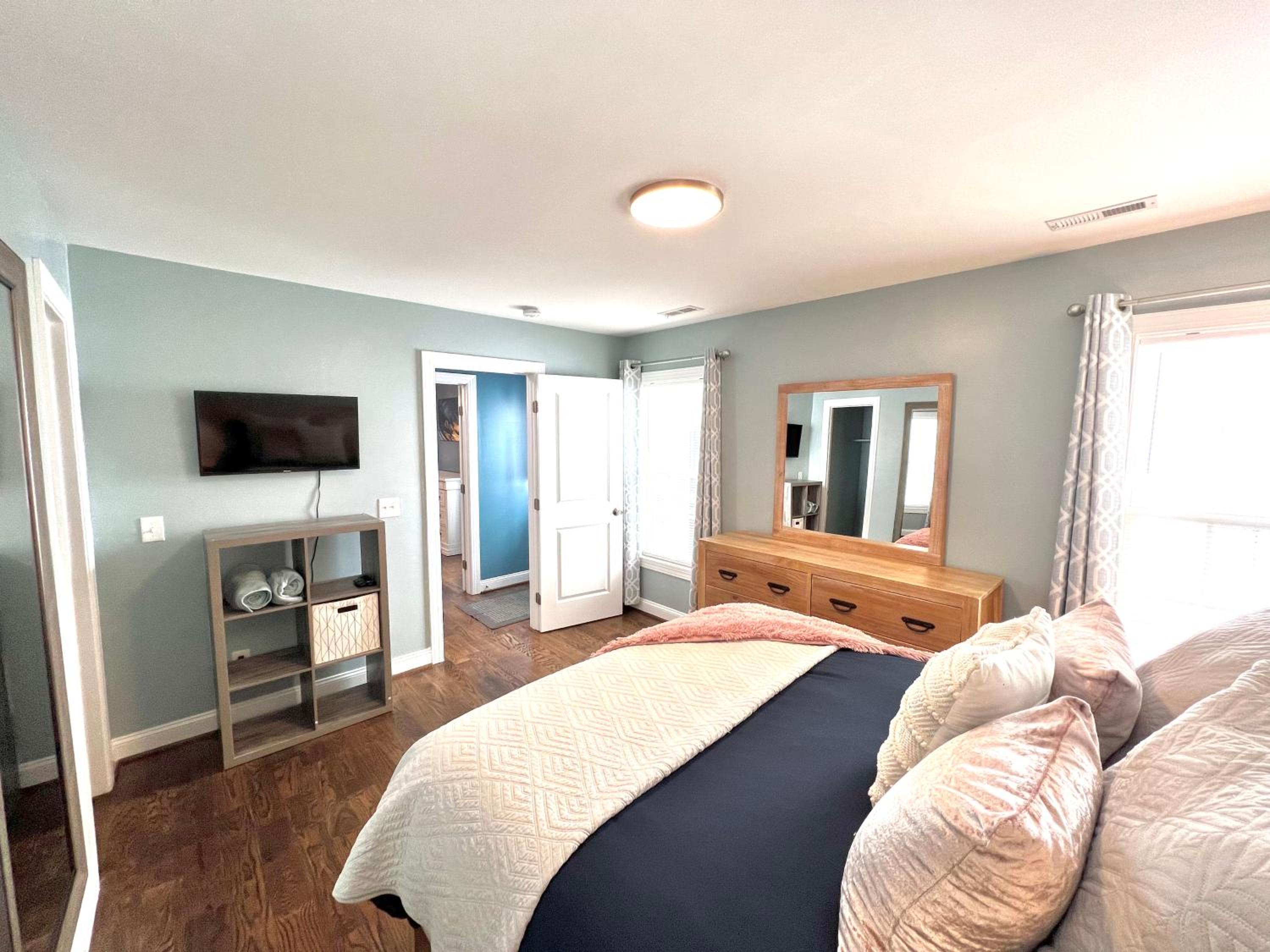 Four-Bedroom House - Photo 8