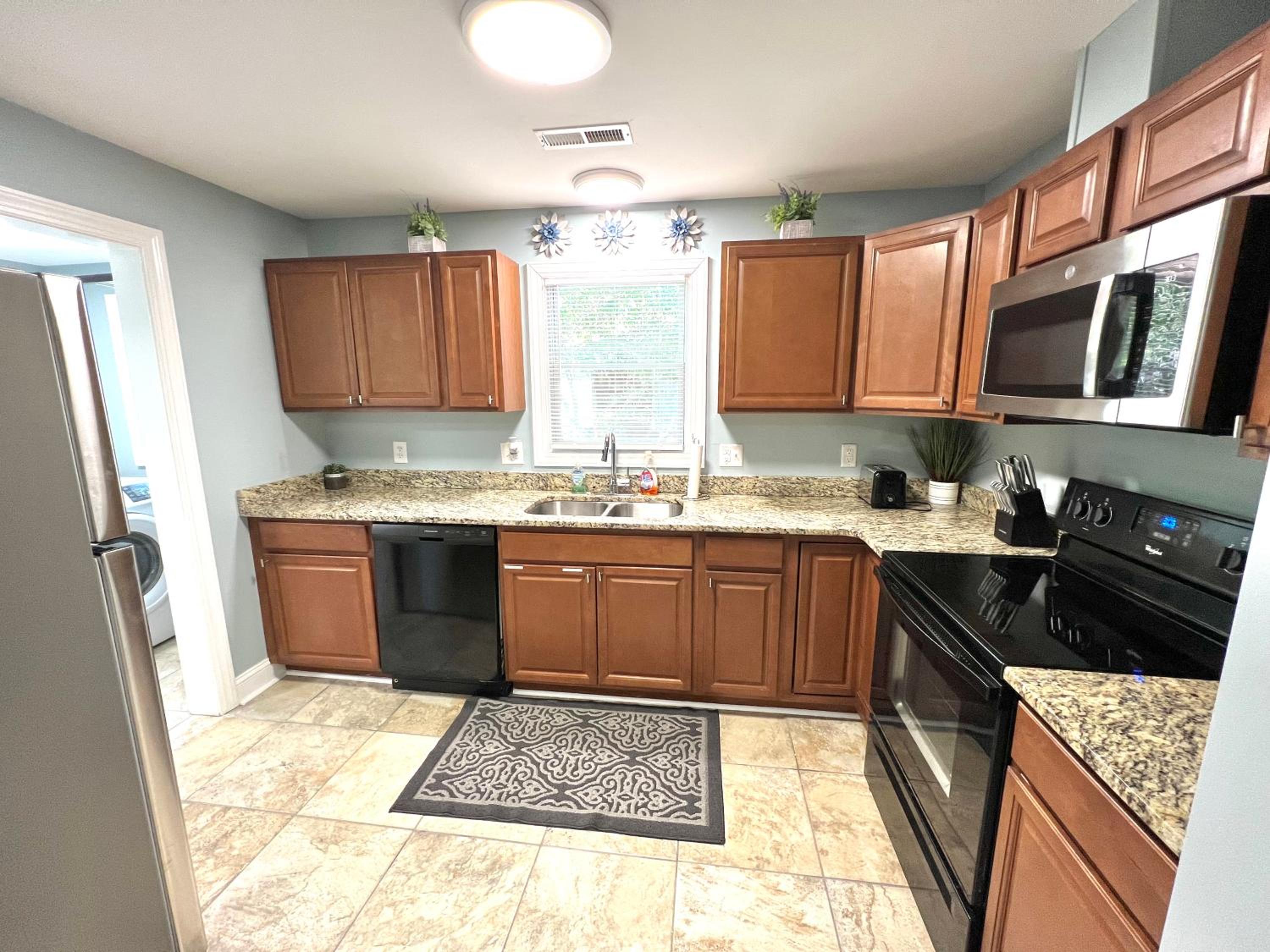 Four-Bedroom House - Photo 15