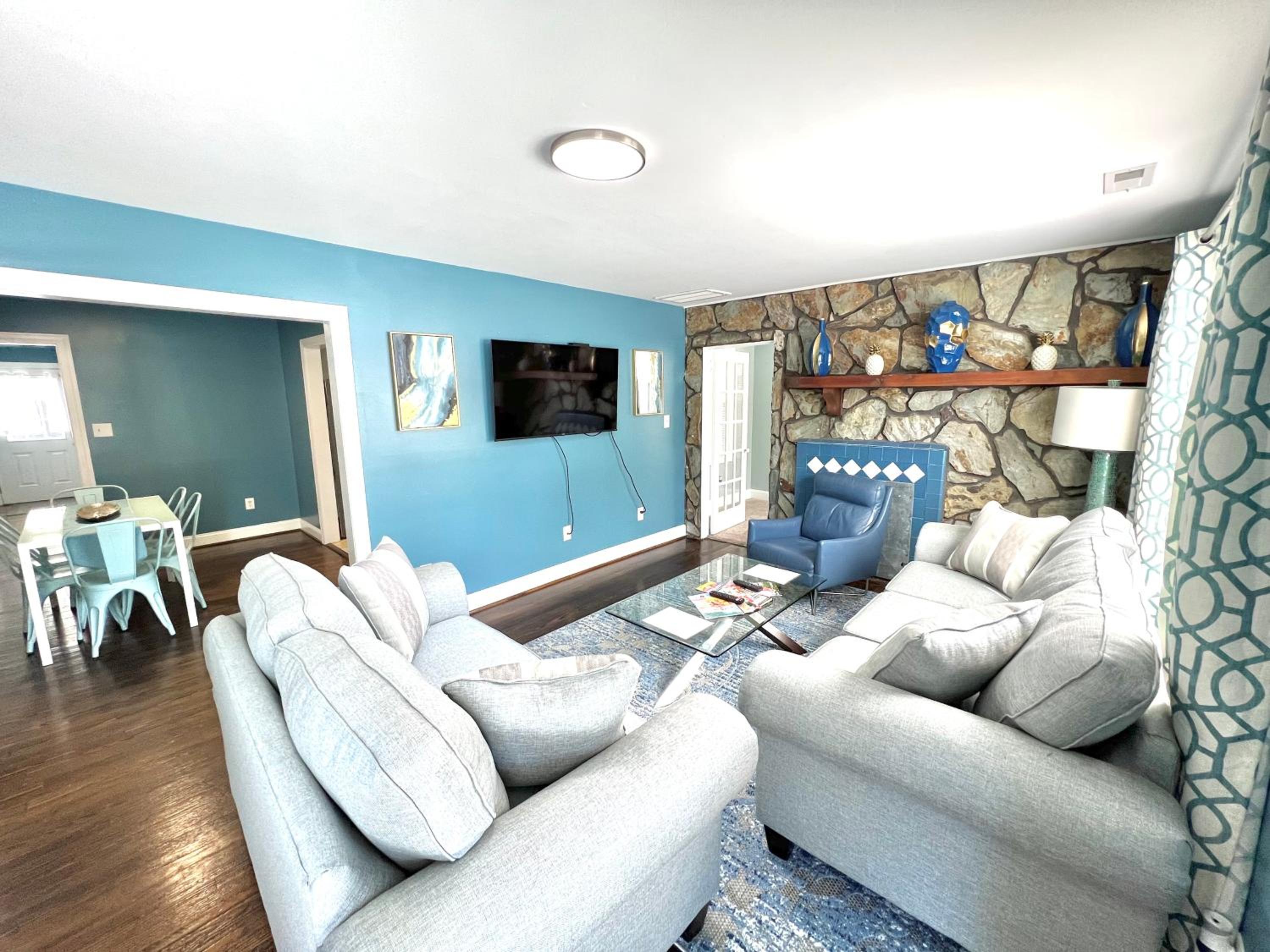Four-Bedroom House - Photo 19