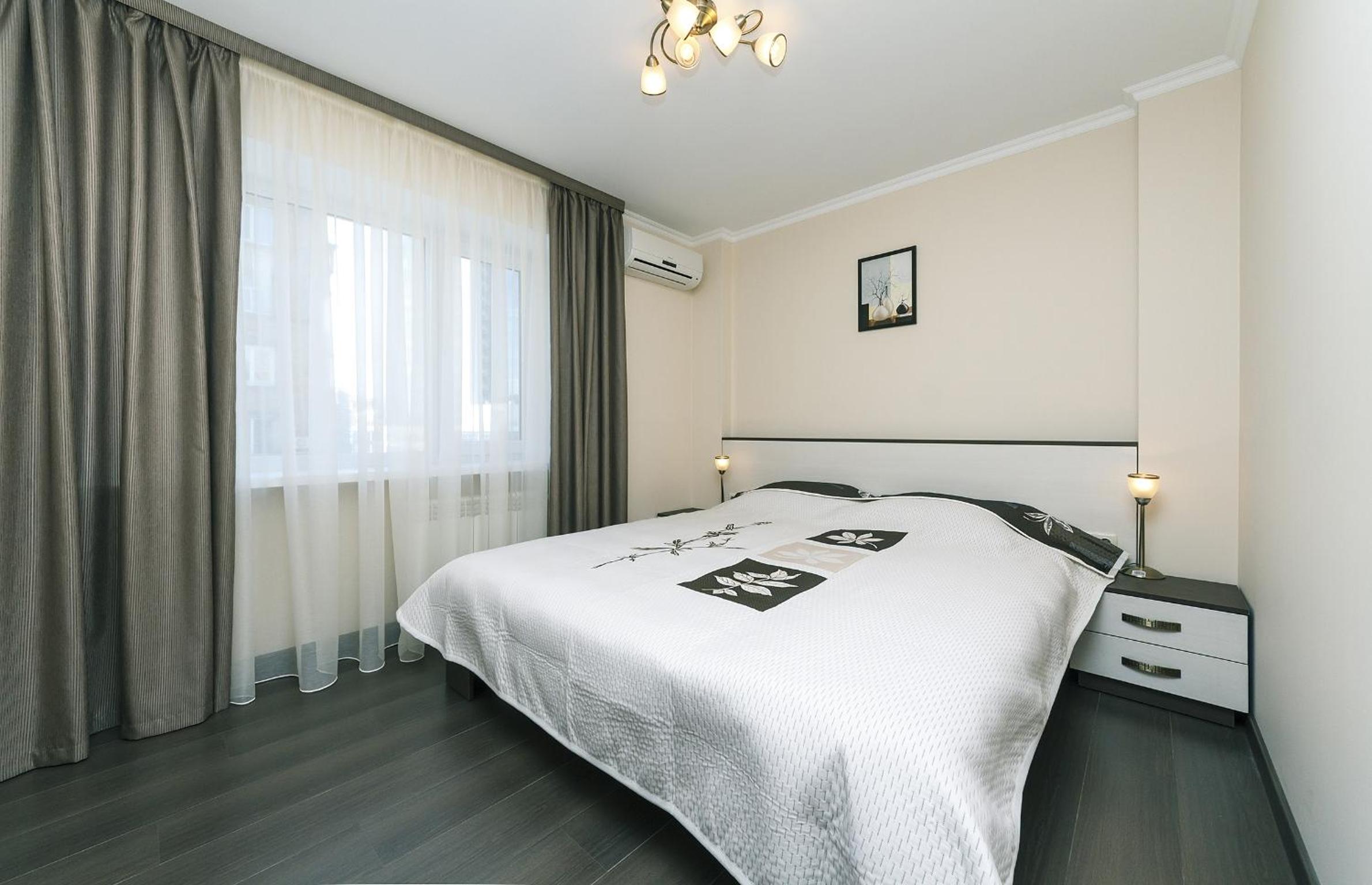 Deluxe Two-Bedroom Apartment - 10 L.Ukrainki Boulevard