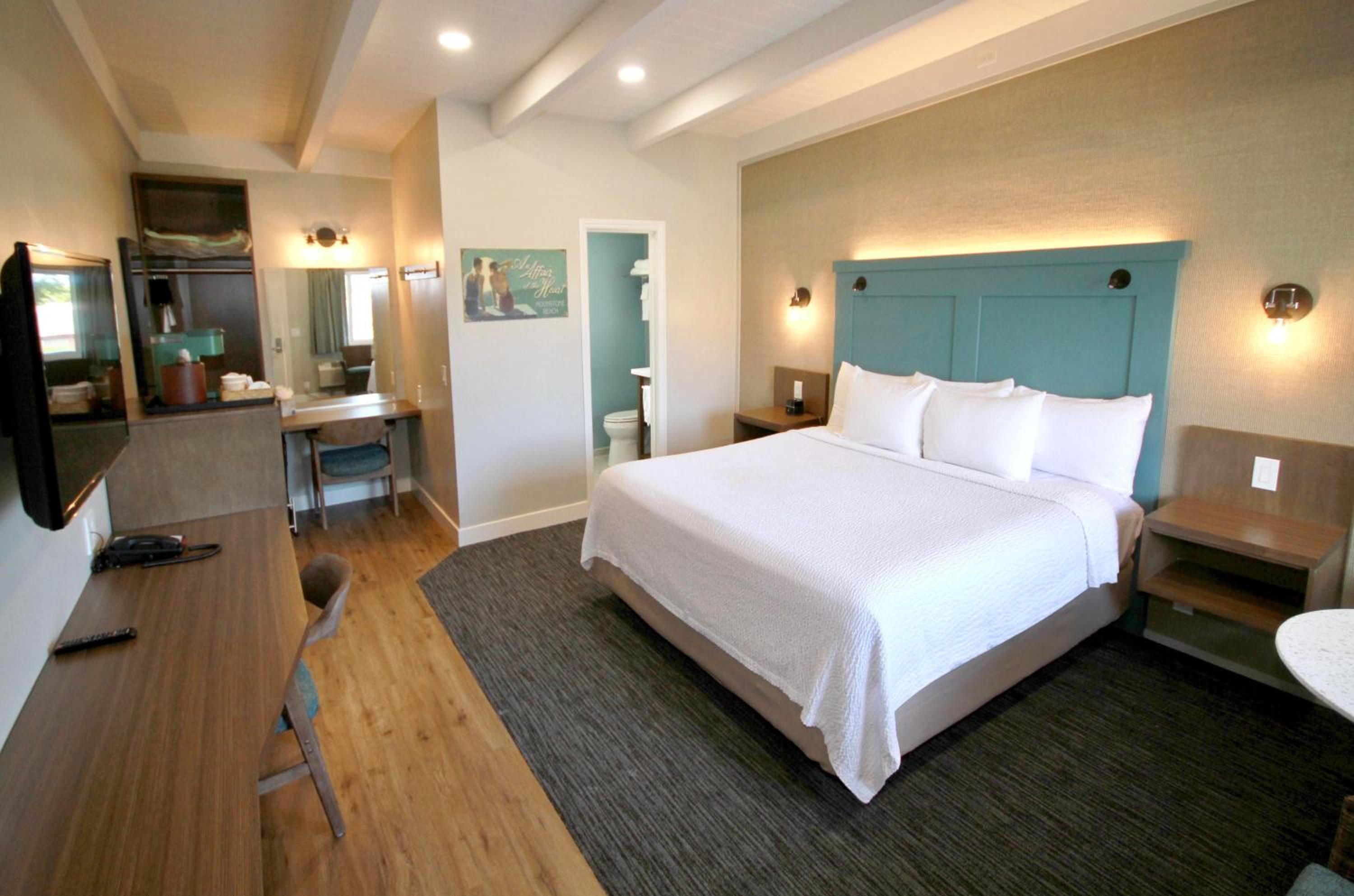King Partial Oceanview Room. No Pets photo 1