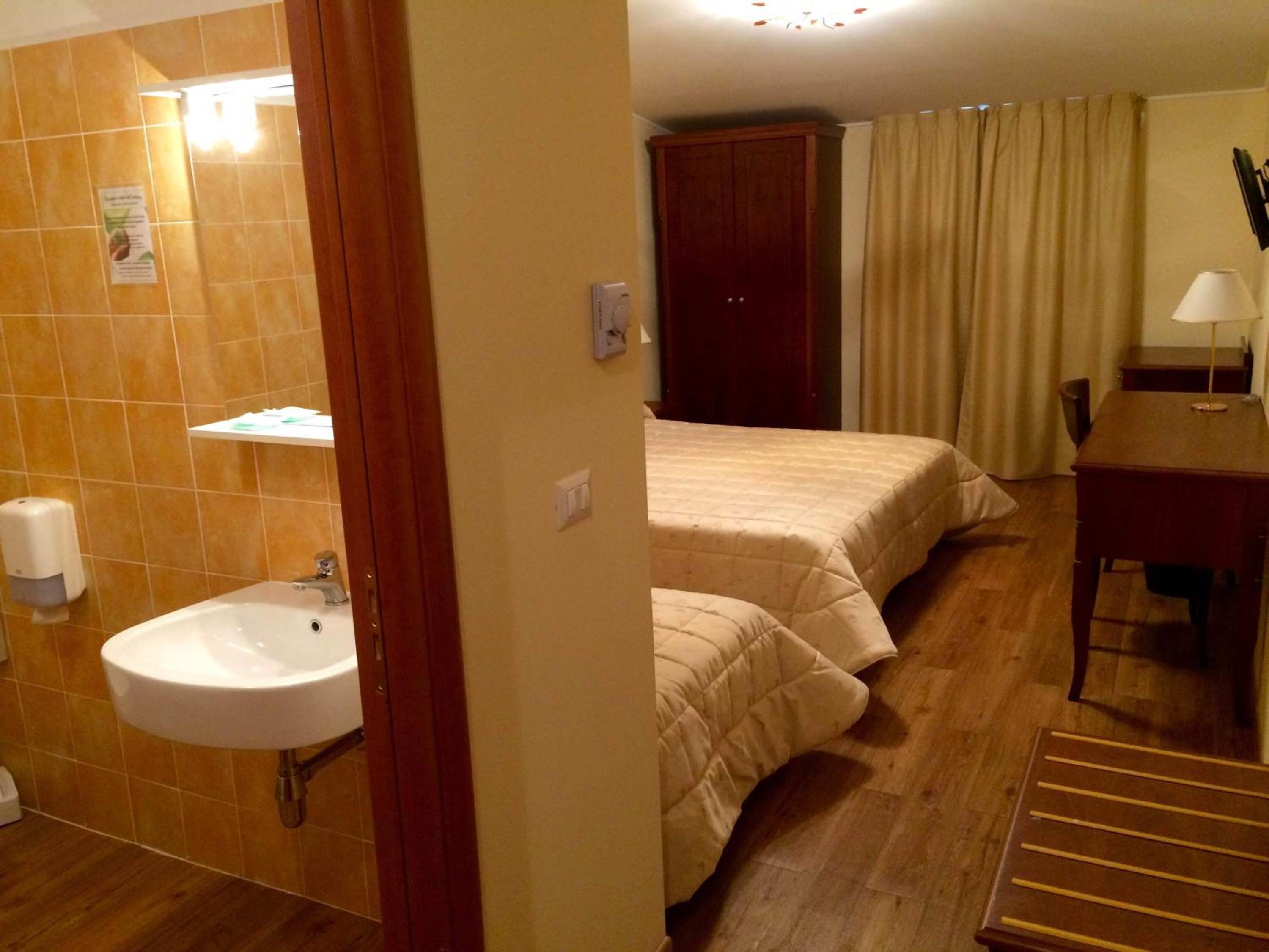 Triple Room - Photo 5